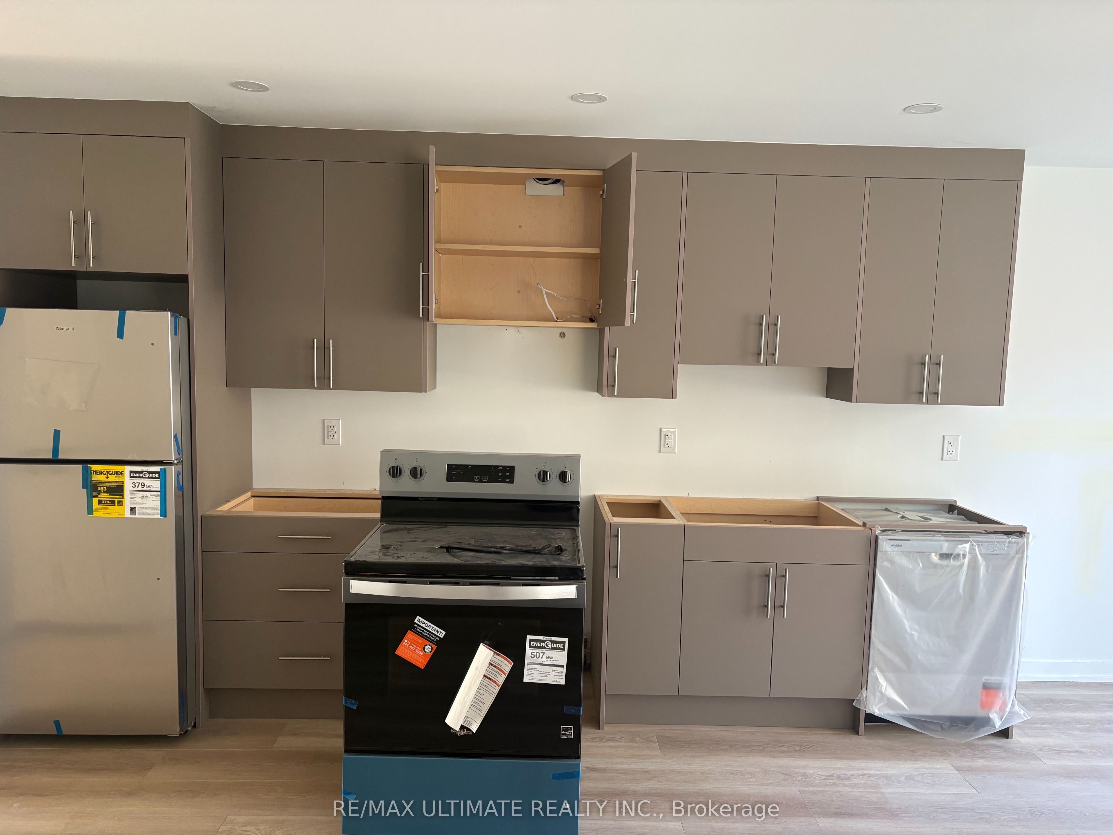 249 Silverthorn Avenue Lower, Toronto, ON M6N 3K2 photo 3