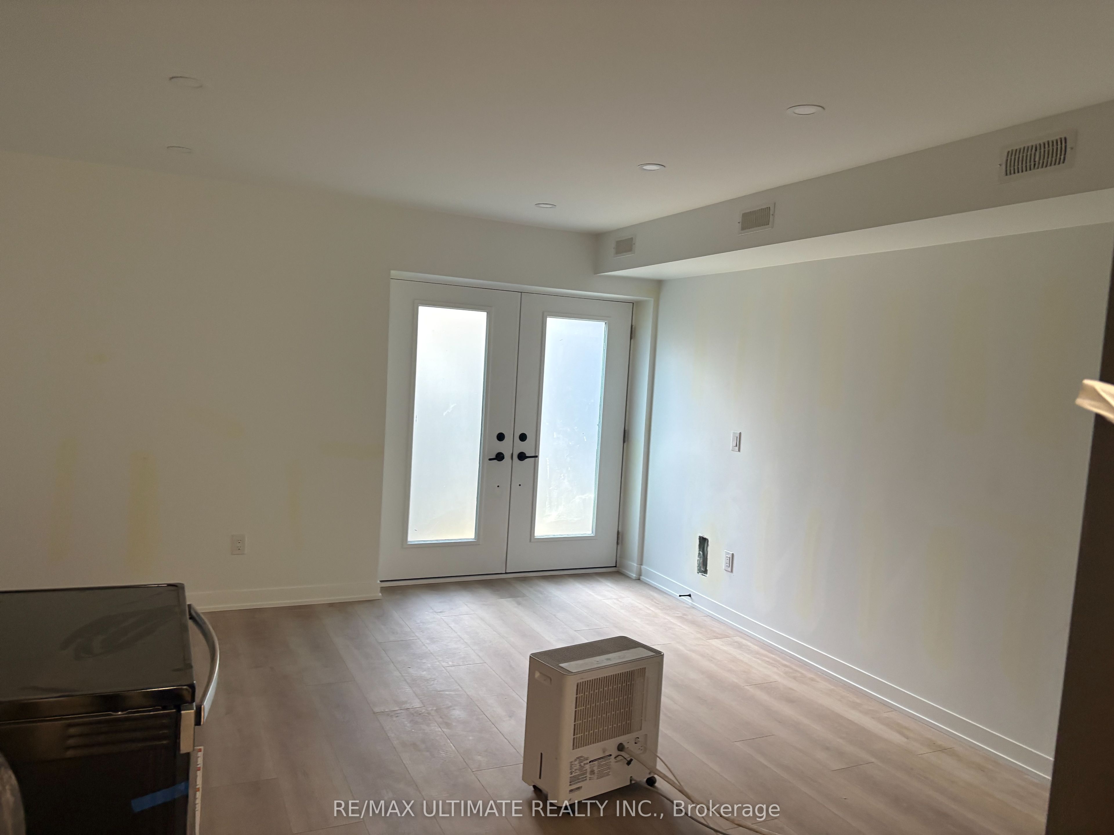 249 Silverthorn Avenue Lower, Toronto, ON M6N 3K2 photo 4