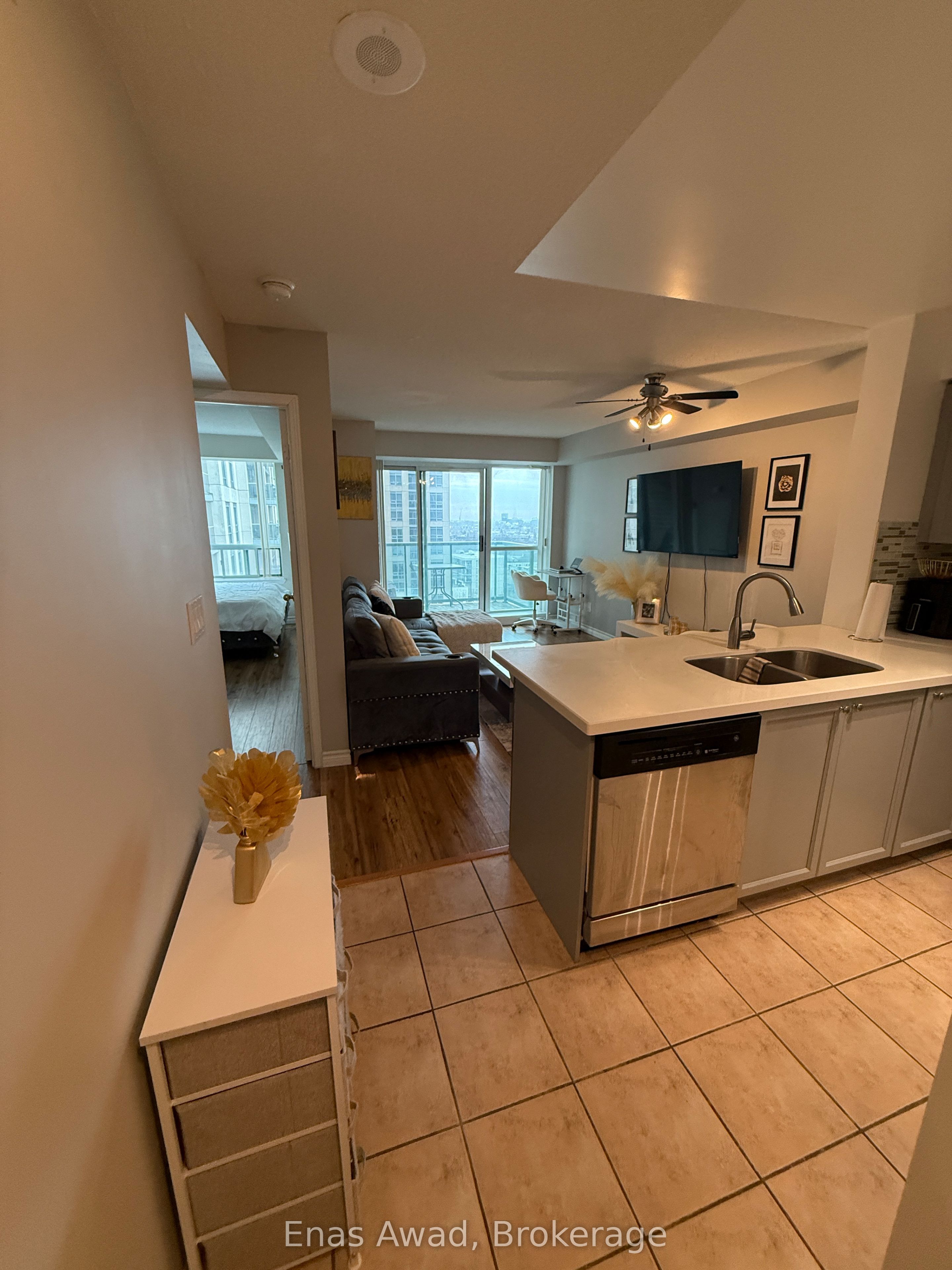 7 Michael Power Place 1406, Toronto, ON M9A 0A4 photo 3