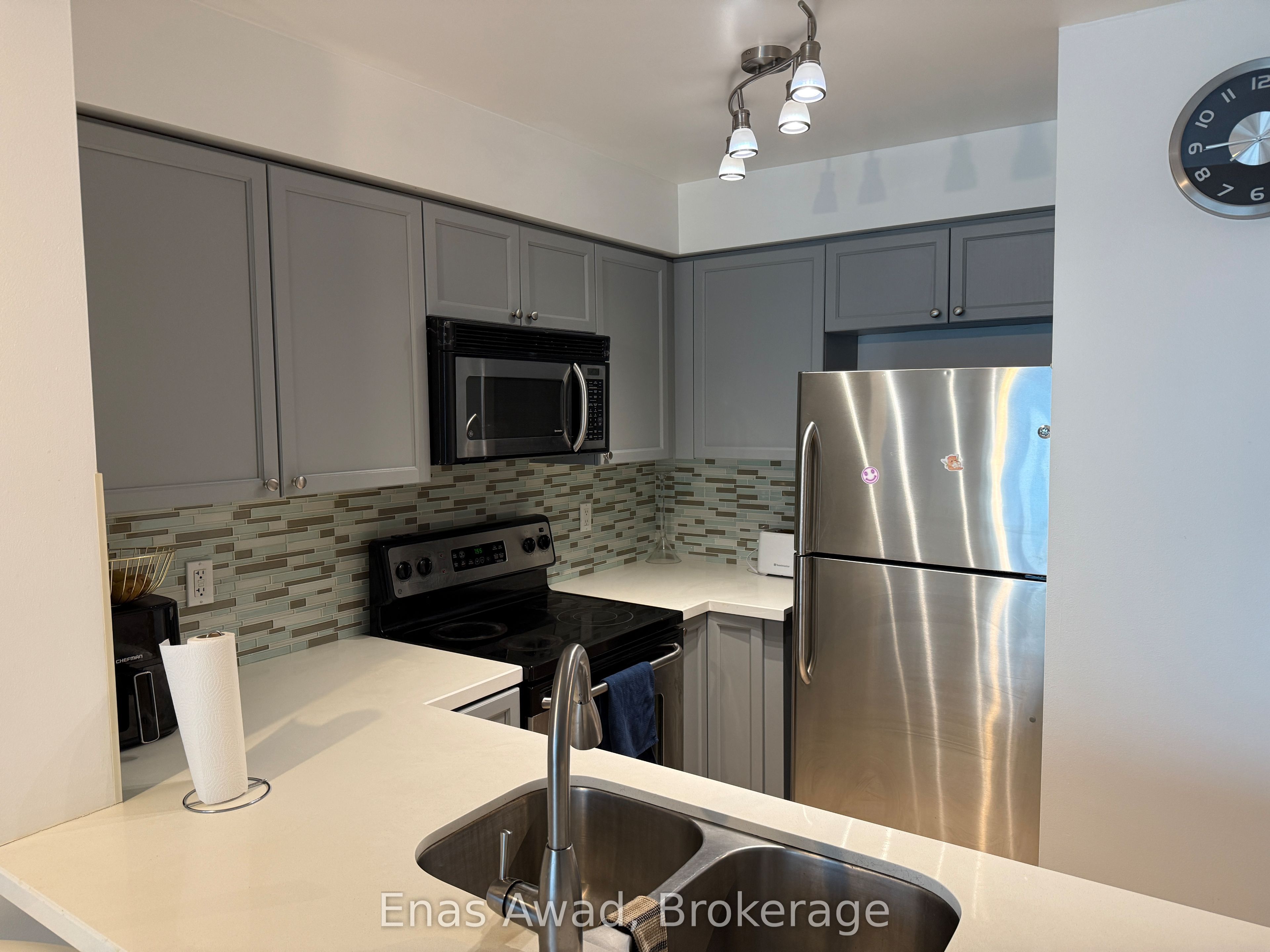 7 Michael Power Place 1406, Toronto, ON M9A 0A4 photo 5