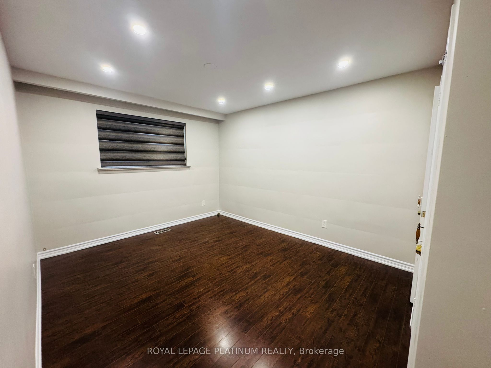 7073 Magic Court, Mississauga, ON L4T 3A2 photo 4