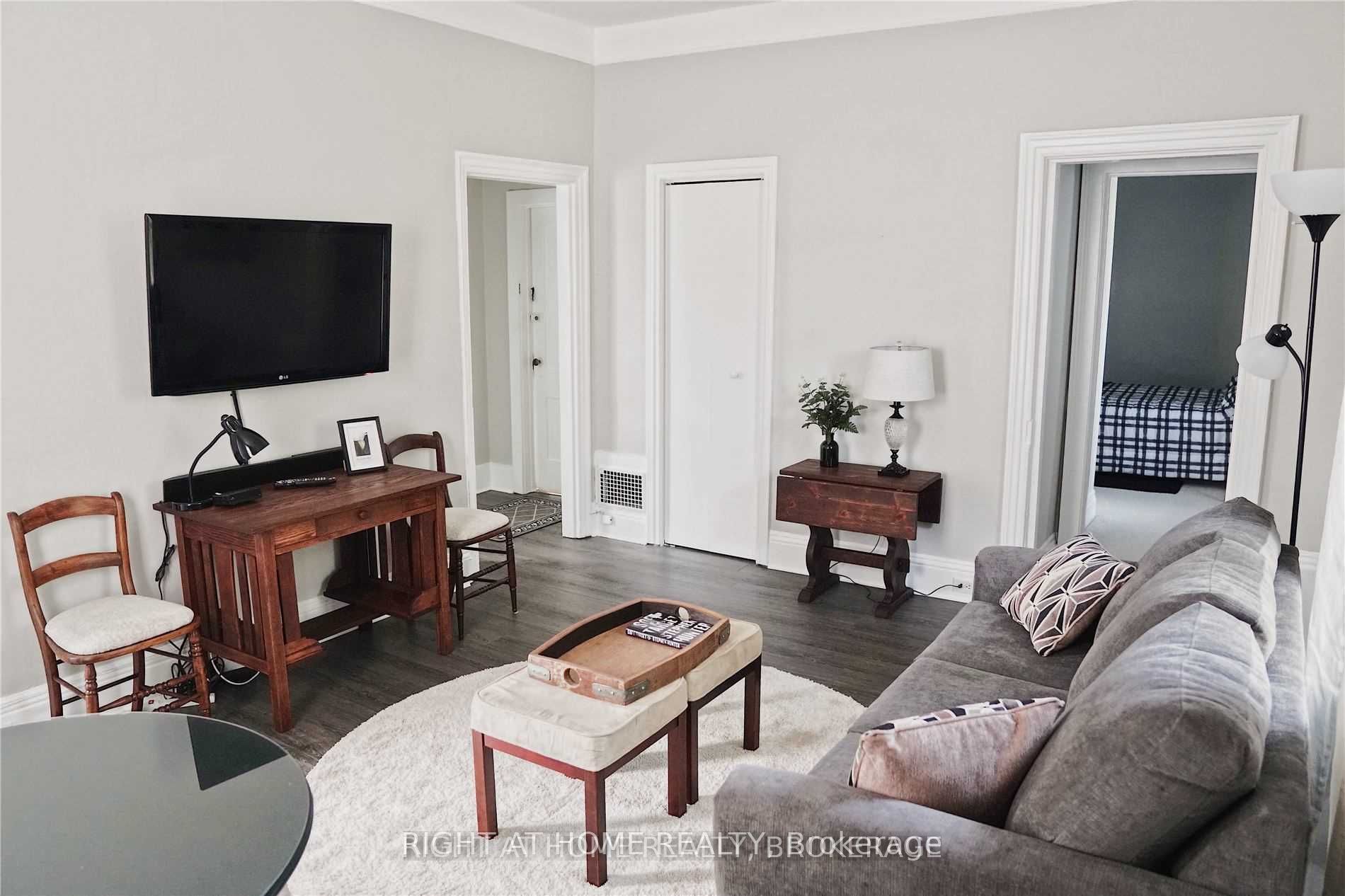 164 Trafalgar Road 1, Oakville, ON L6J 3G6 photo 3
