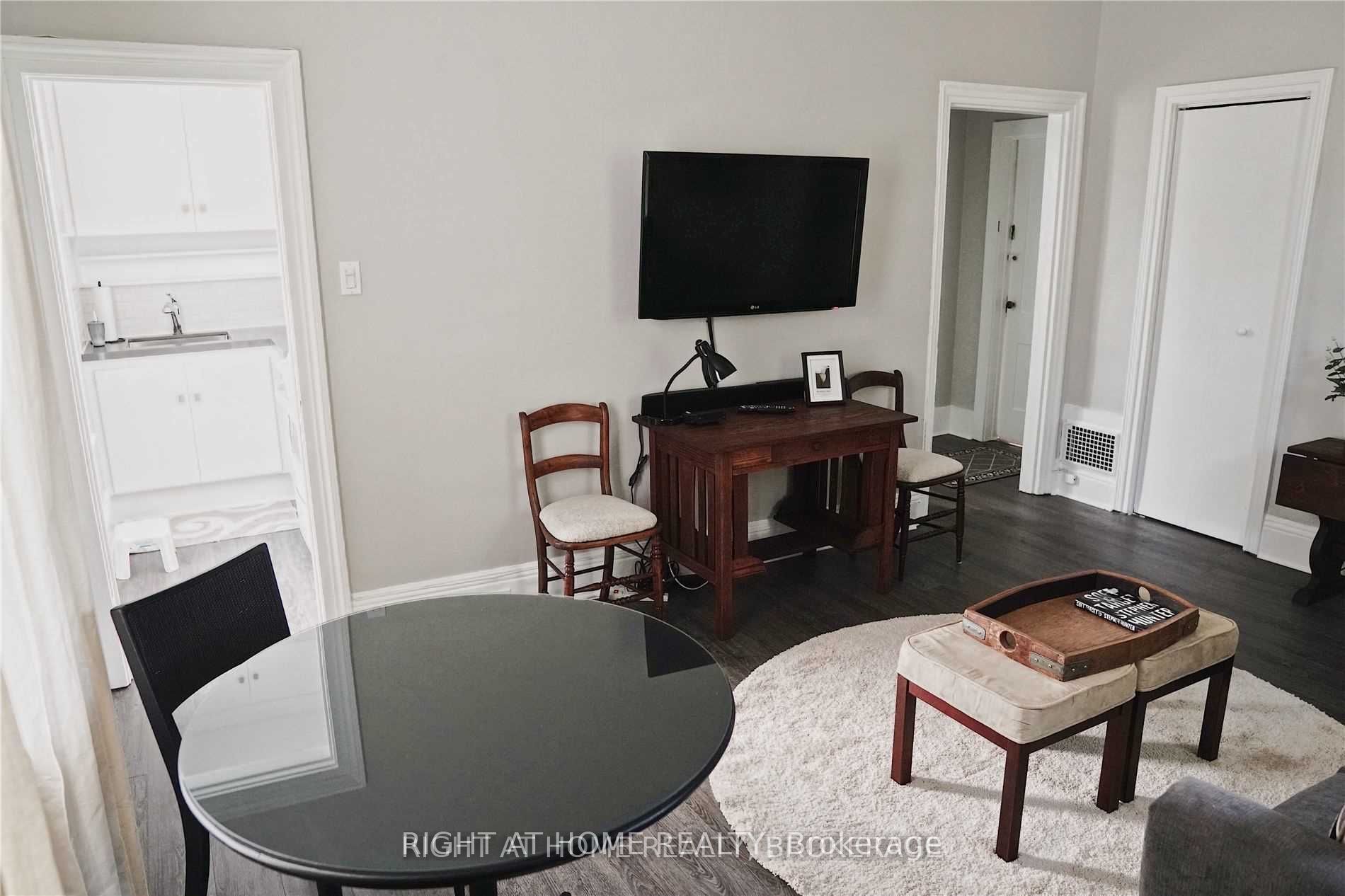 164 Trafalgar Road 1, Oakville, ON L6J 3G6 photo 4