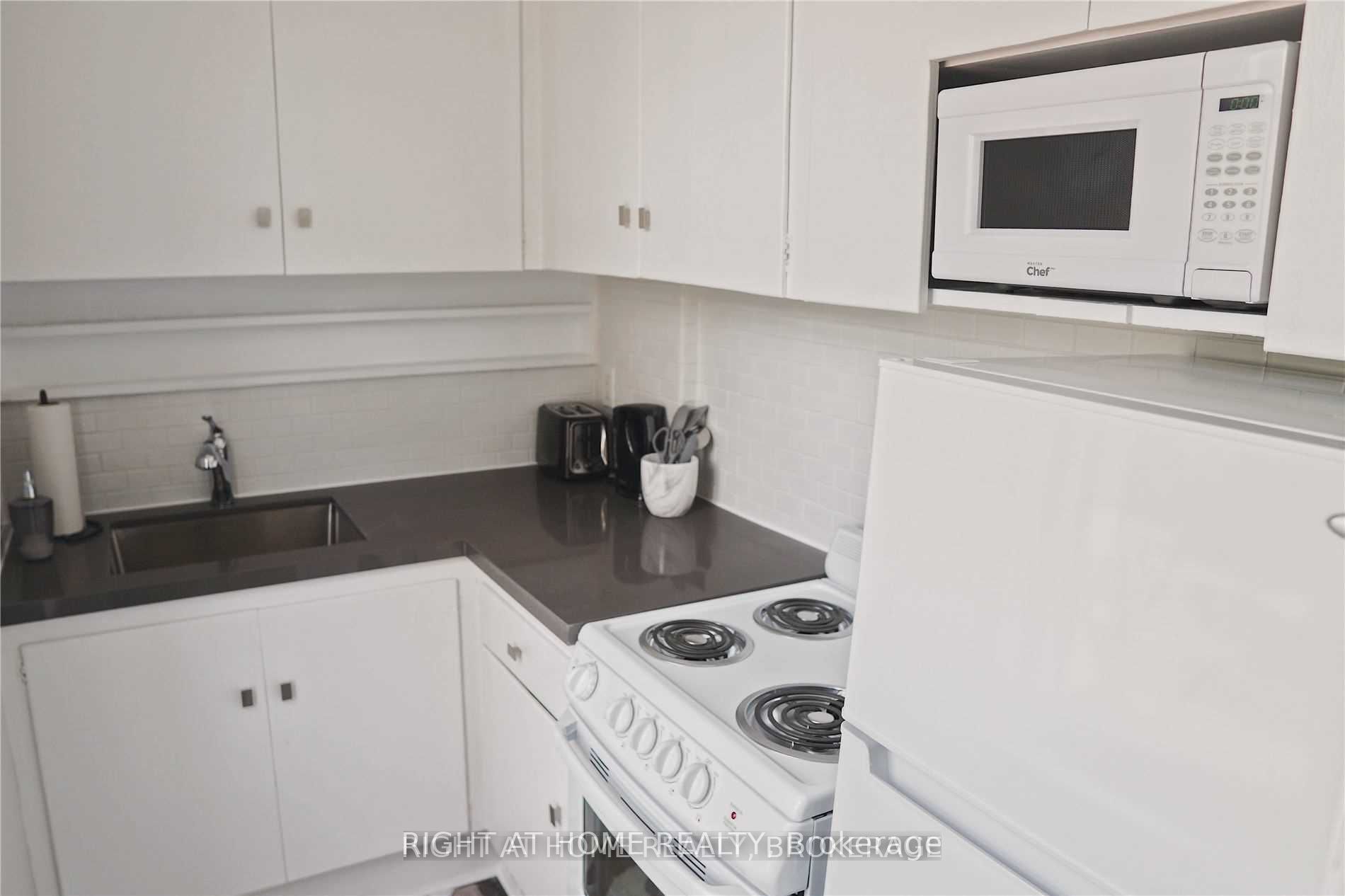 164 Trafalgar Road 1, Oakville, ON L6J 3G6 photo 5