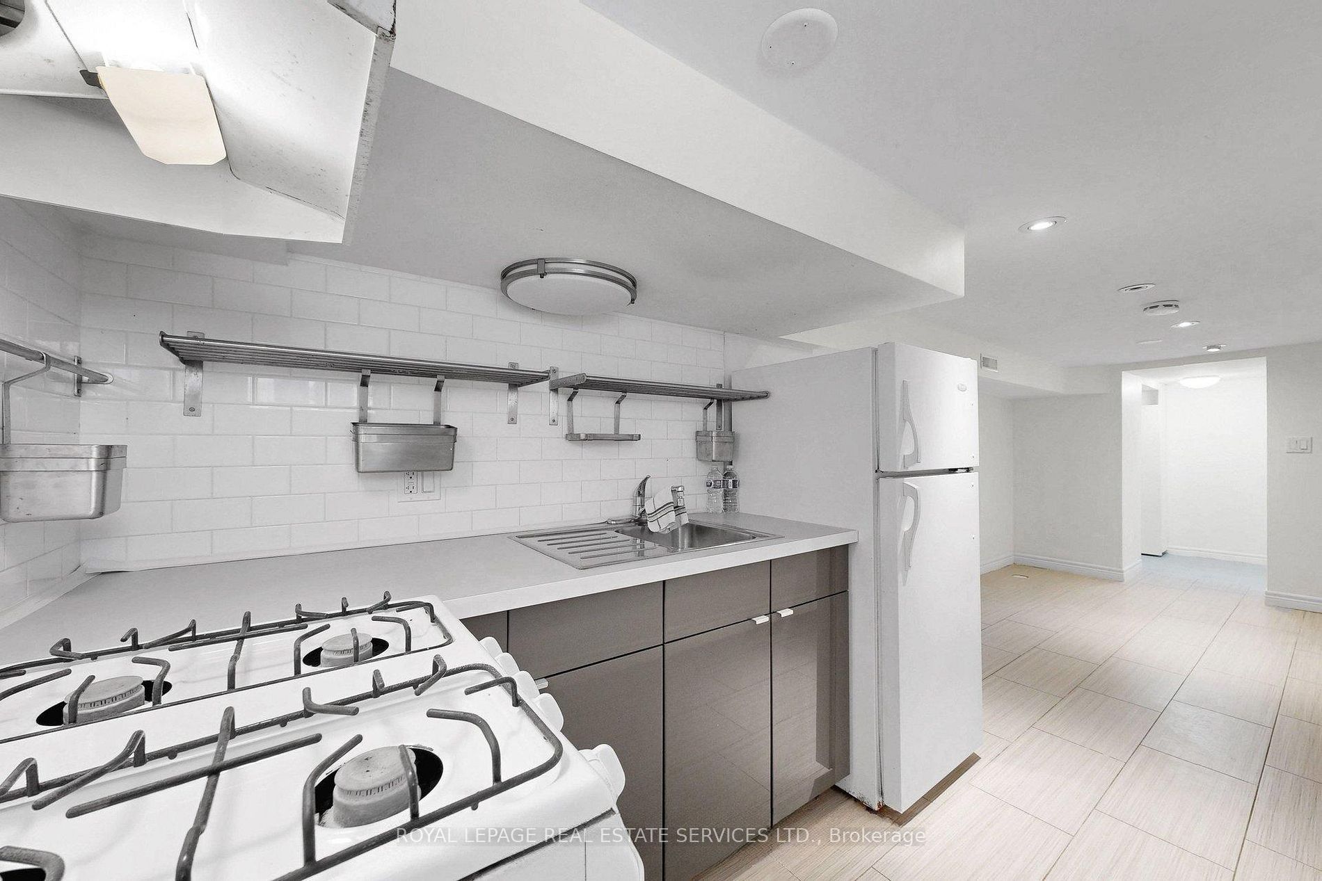 119 Essex Street Lower, Toronto, ON M6G 1T4 photo 4