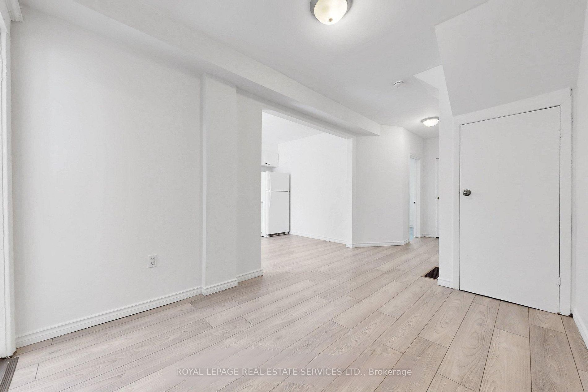 119 Essex Street Main, Toronto, ON M6G 1T4 photo 3