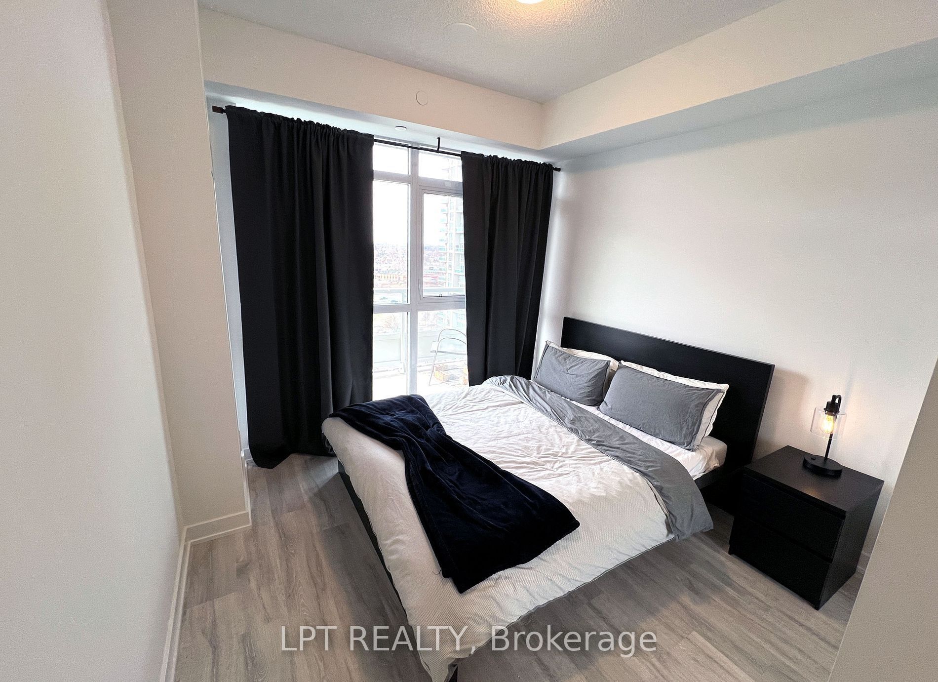 251 Manitoba Street 1211, Toronto, ON M8Y 4G9 photo 5