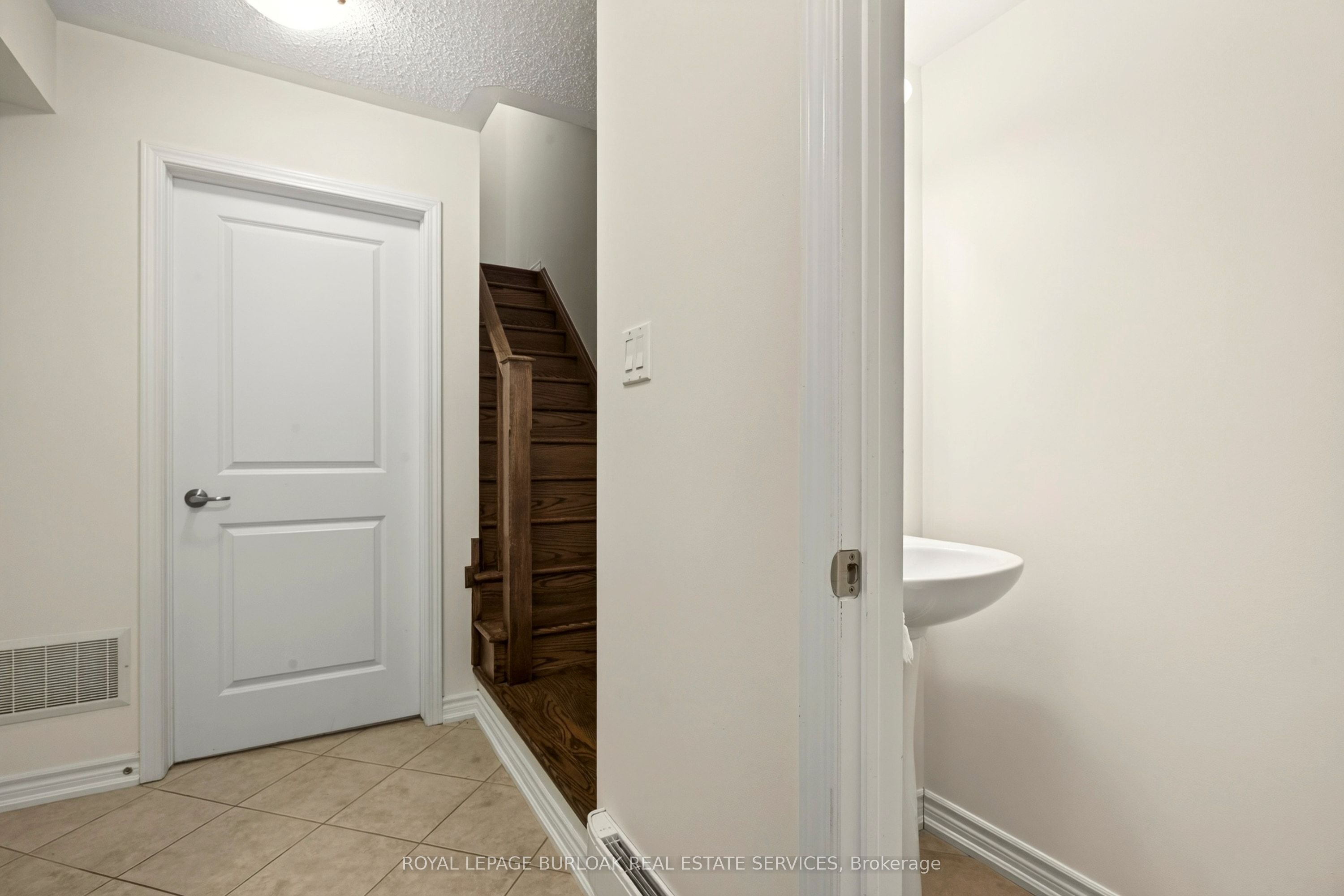 312 Jemima Drive, Oakville, ON L6M 0V6 photo 4