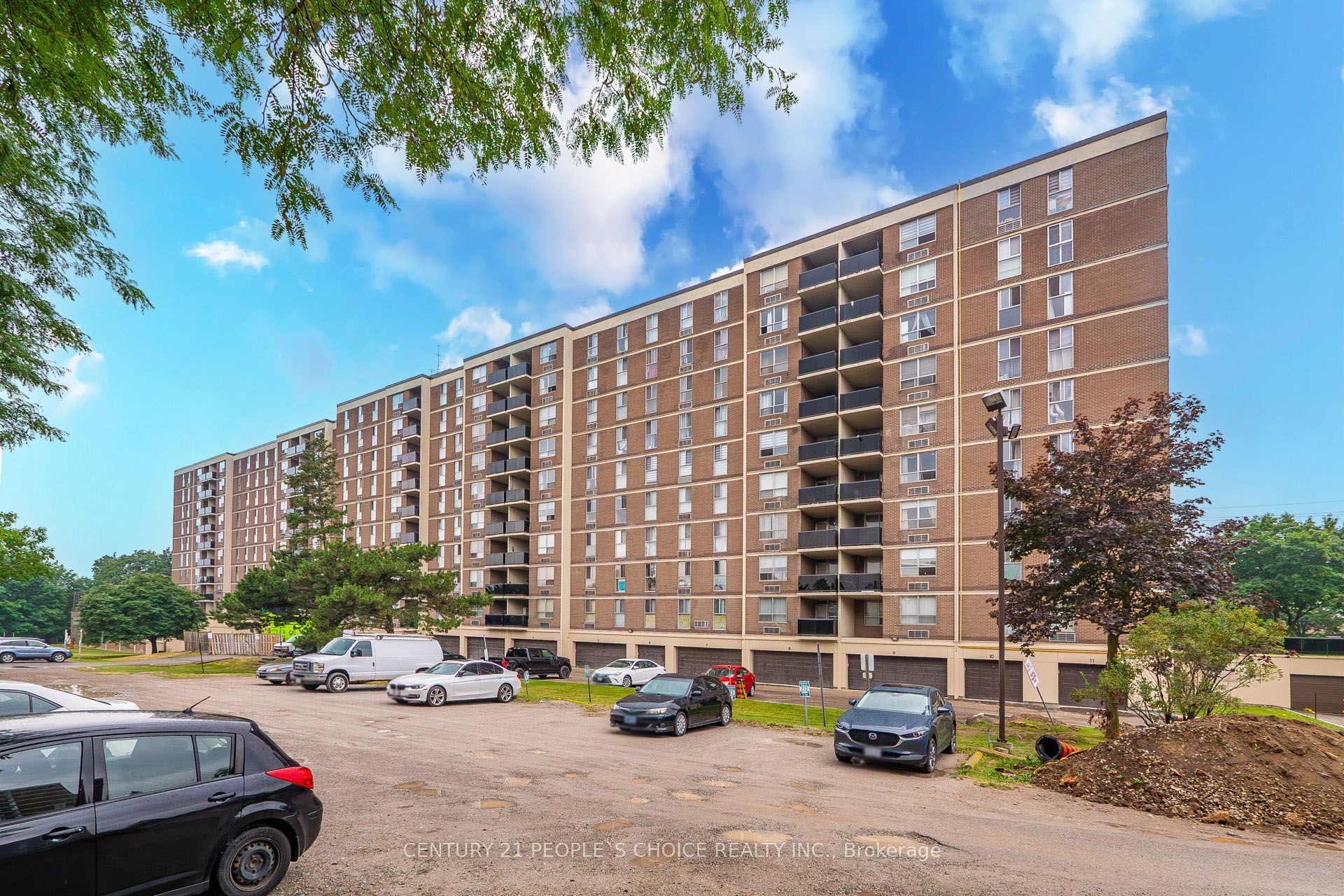 2825 Islington Avenue 814, Toronto, ON M9L 2K1