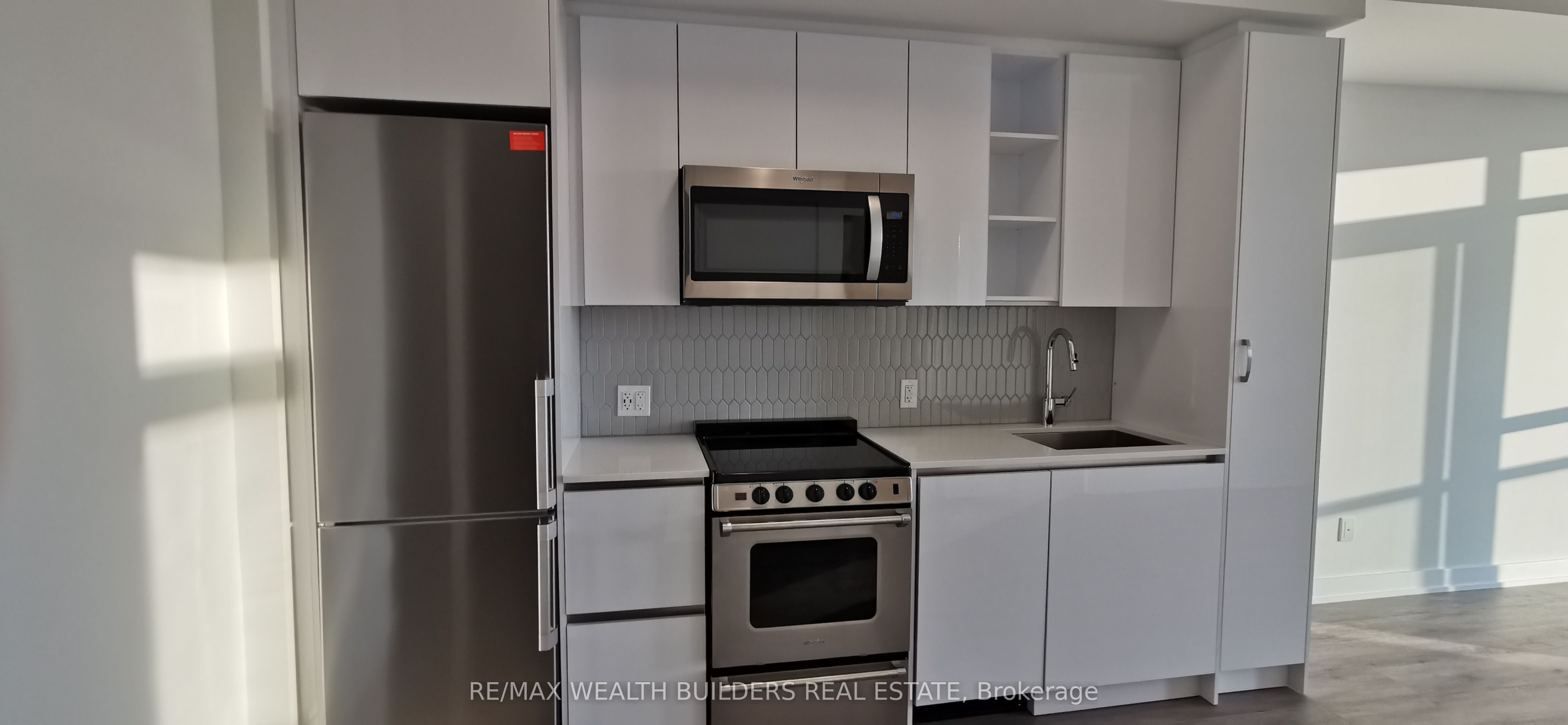 251 Manitoba Street 620, Toronto, ON M8Y 4G9