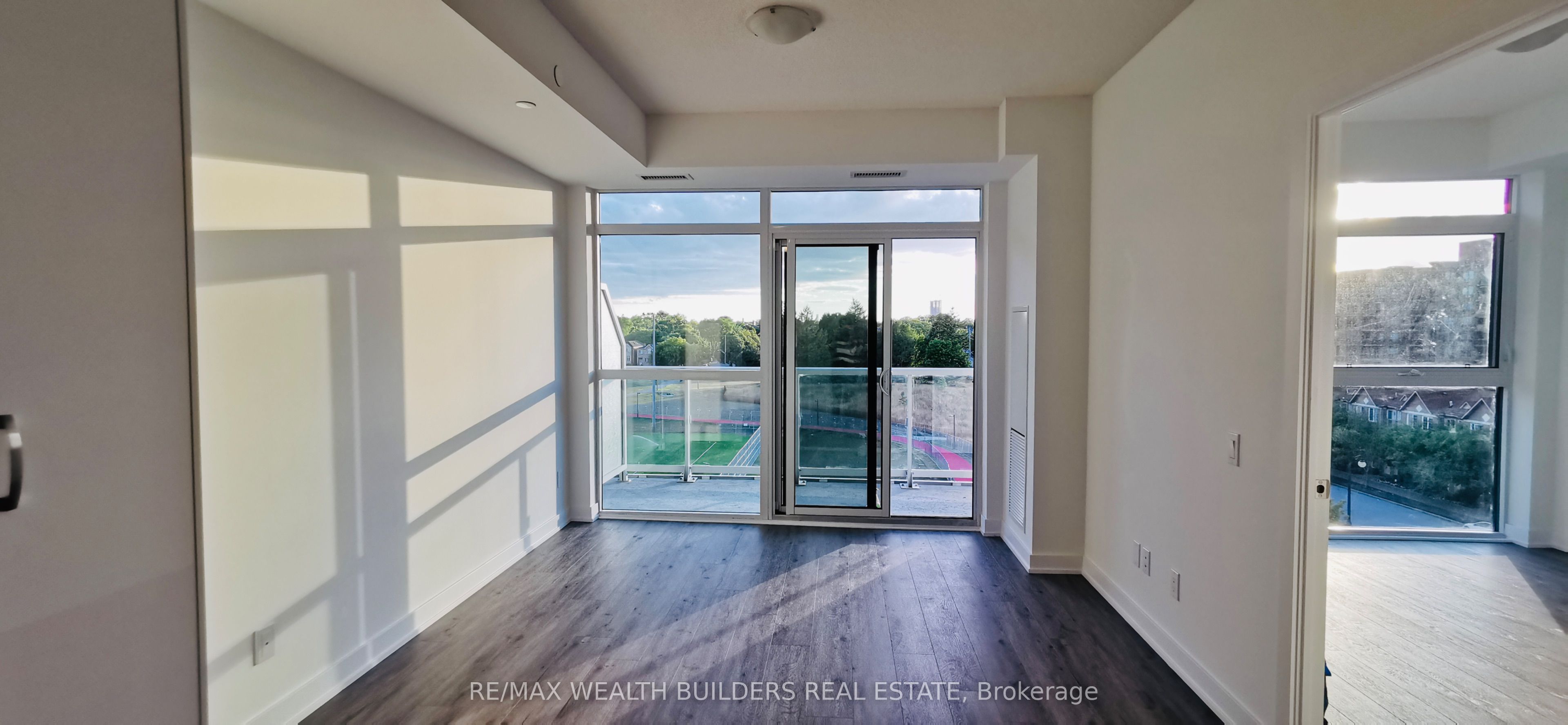 251 Manitoba Street 620, Toronto, ON M8Y 4G9 photo 2