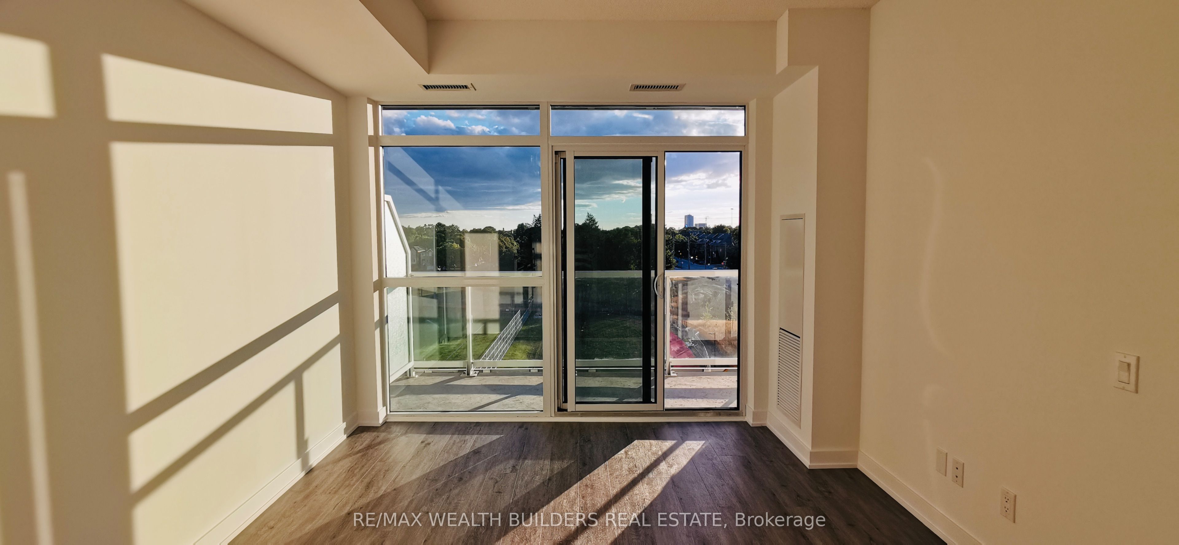 251 Manitoba Street 620, Toronto, ON M8Y 4G9 photo 5
