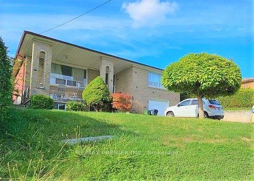 6 Canton Avenue, Toronto, ON M3M 1N2
