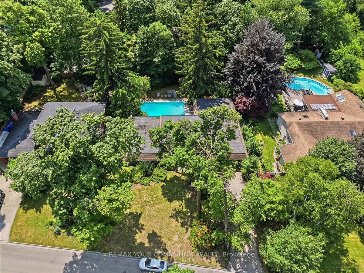 1528 Knareswood Drive, Mississauga, ON L5H 2M1 photo 4