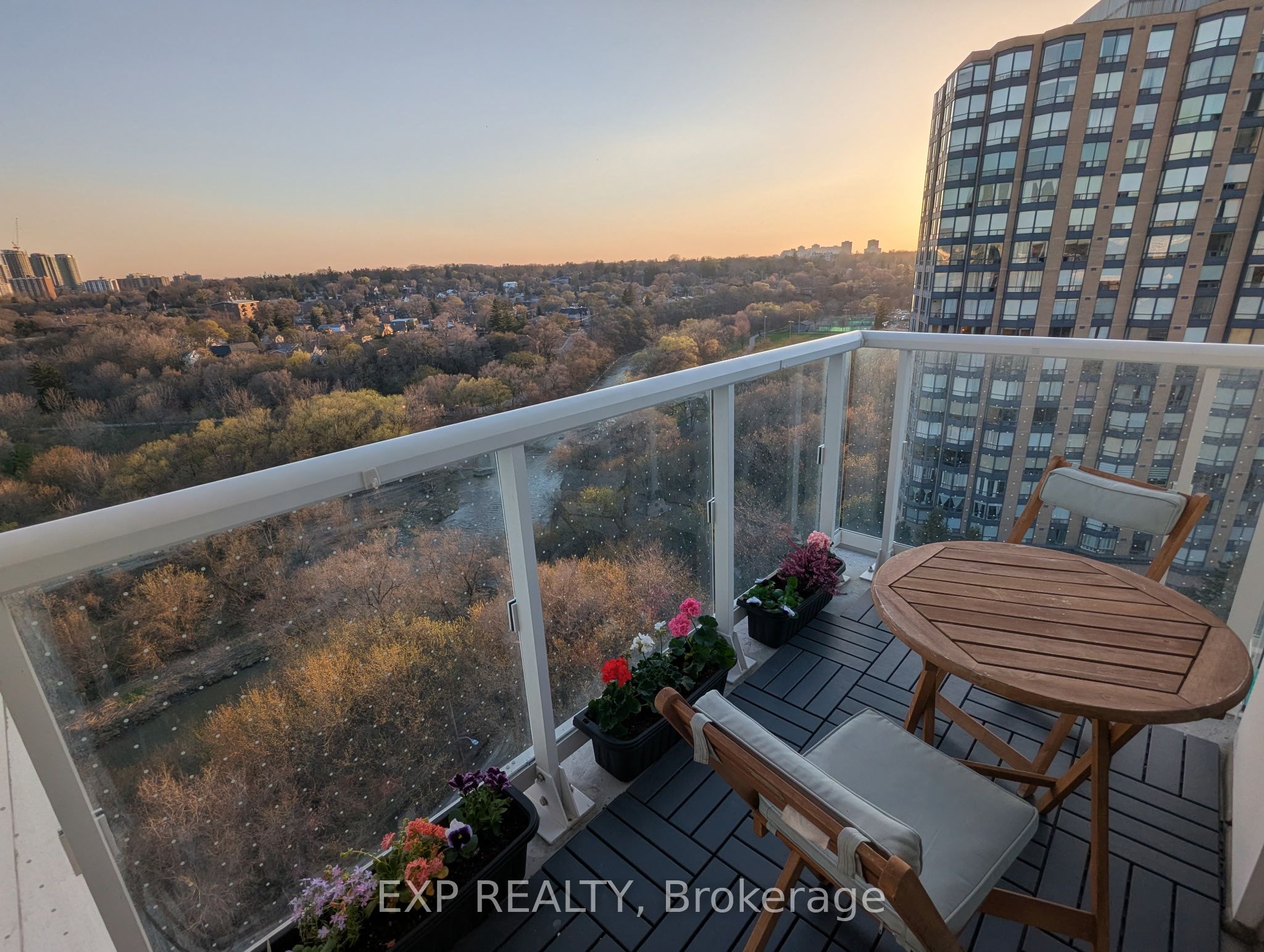 10 Wilby Crescent 1106, Toronto, ON M9N 0B6 photo 2
