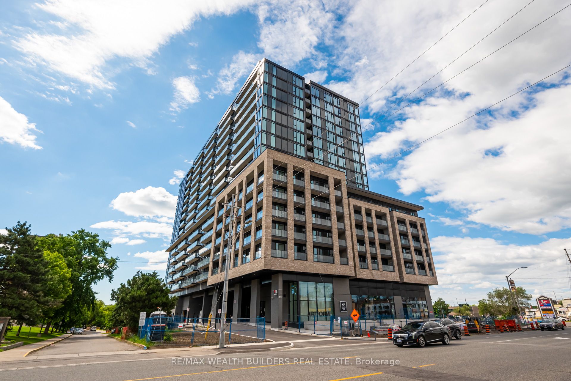 86 Dundas Street E 702, Mississauga, ON L5A 1W4