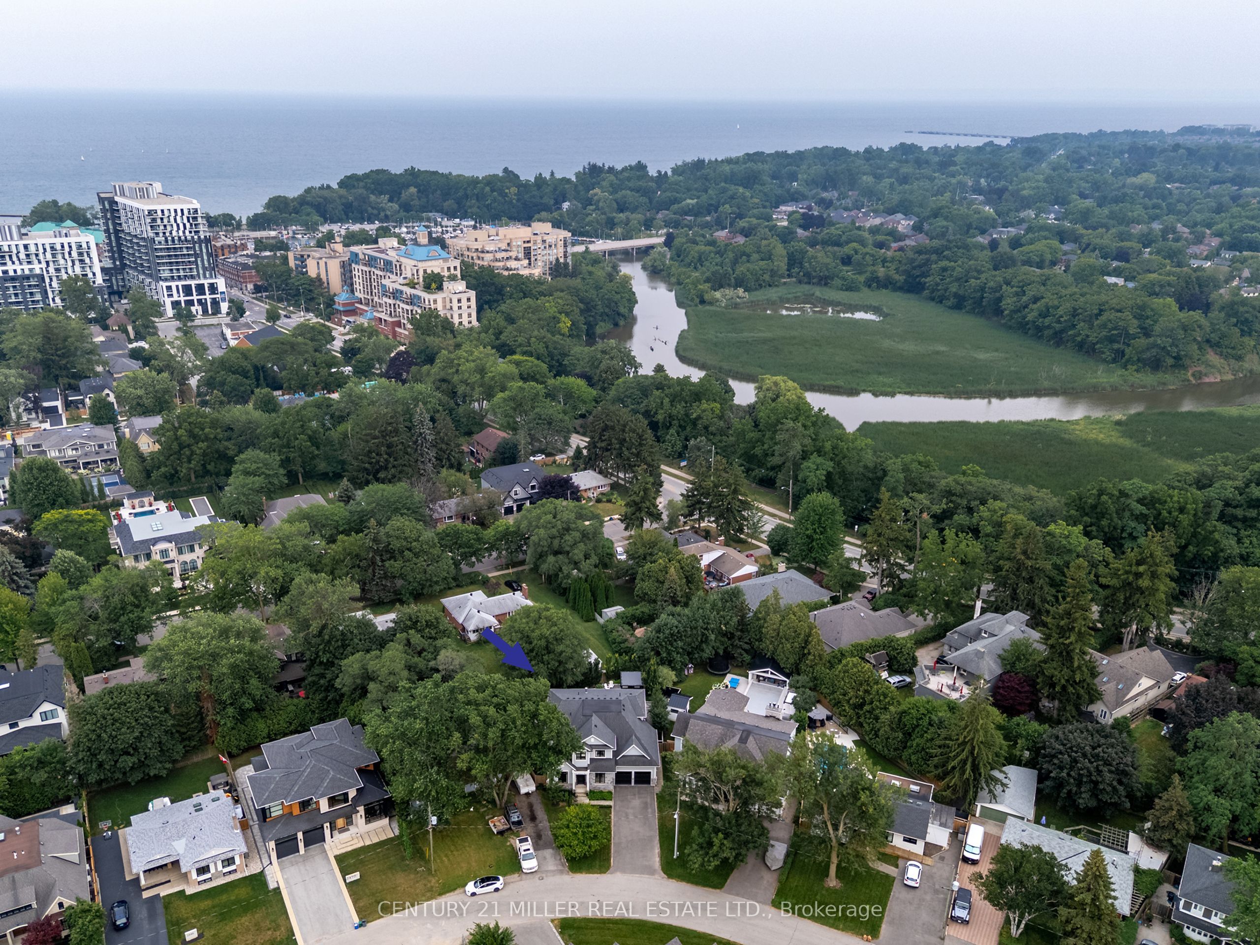 2458 Meadowood Crescent, Oakville, ON L6L 1V6 photo 2
