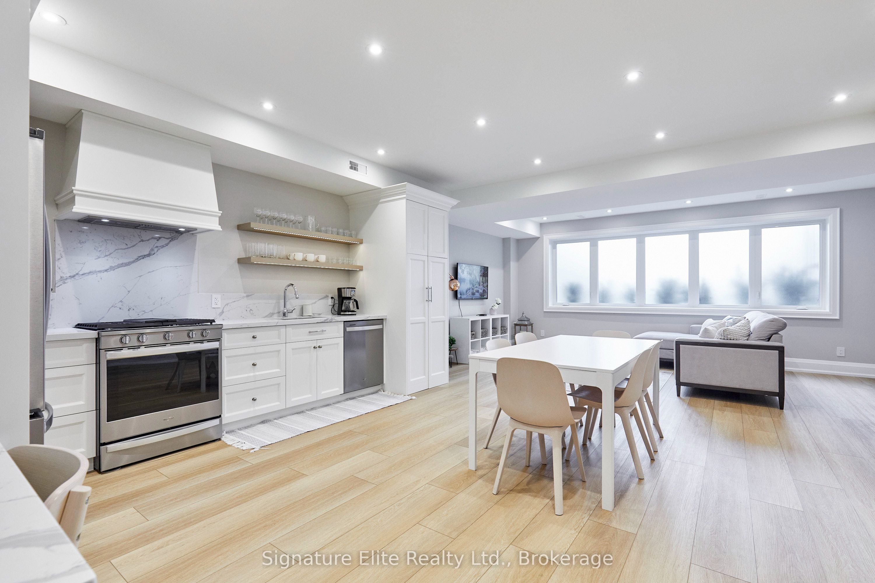 30 Amesbury Drive Unit 2, Toronto, ON M6M 4H4 photo 2