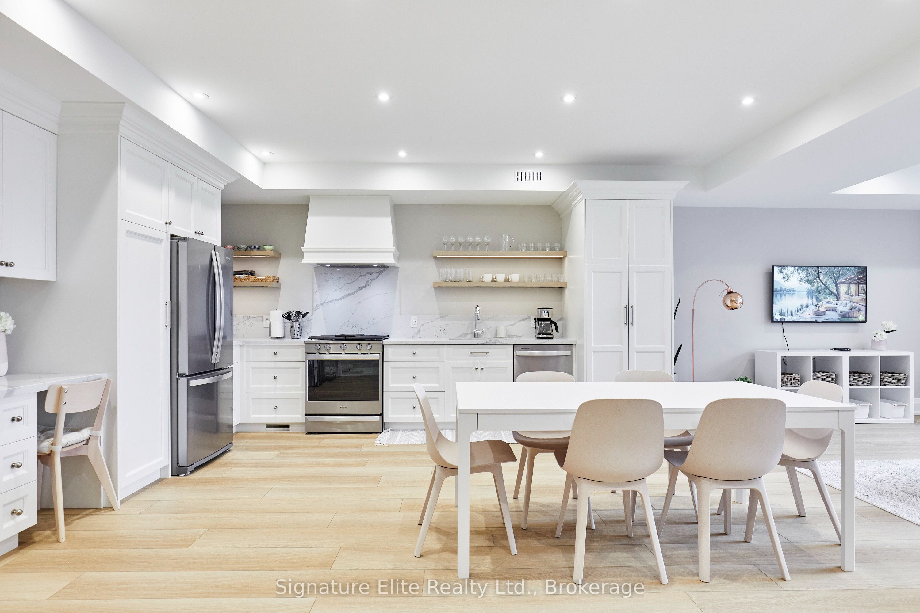 30 Amesbury Drive Unit 2, Toronto, ON M6M 4H4 photo 3
