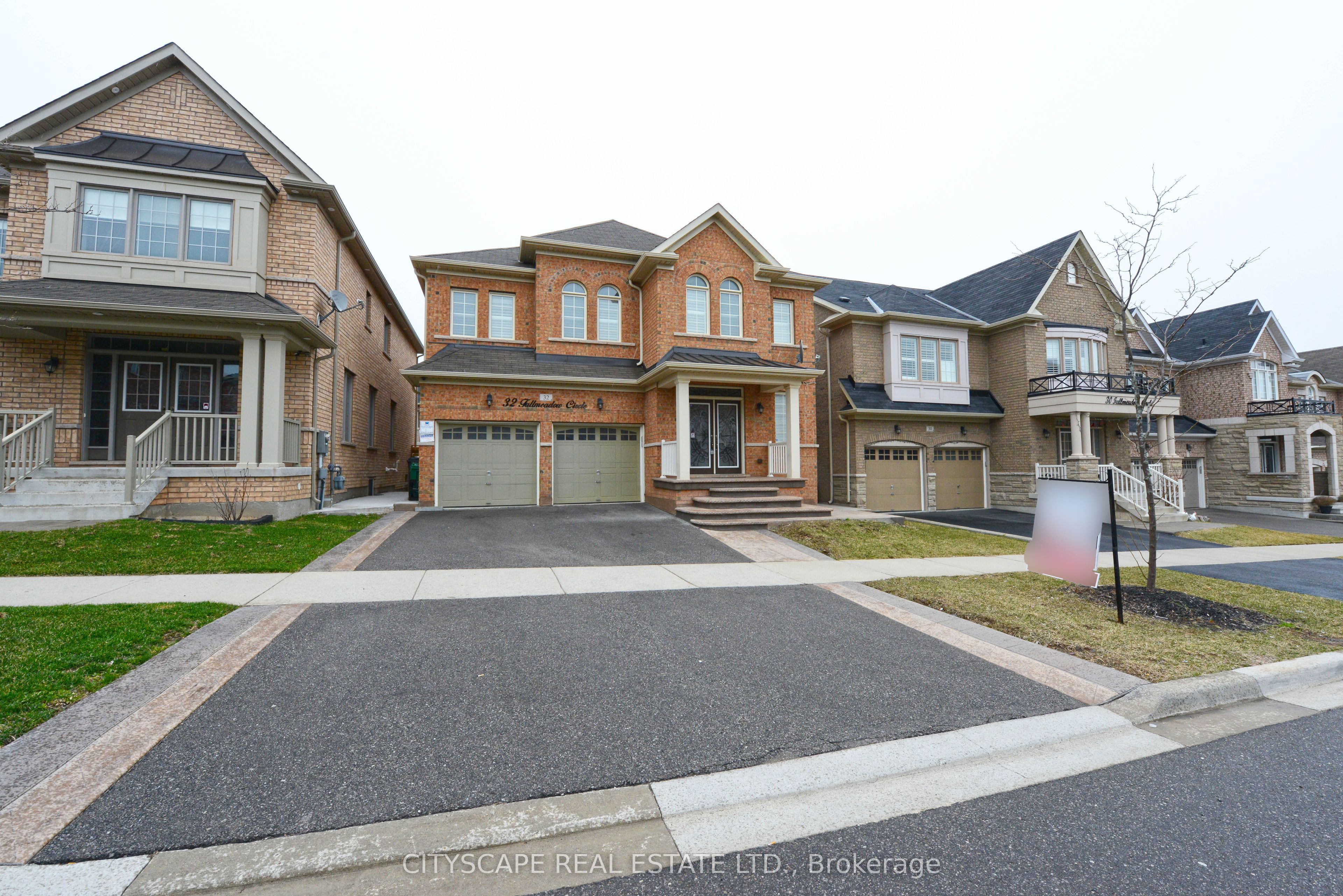 32 Fallmeadow Circle, Brampton, ON L6Y 0Y8