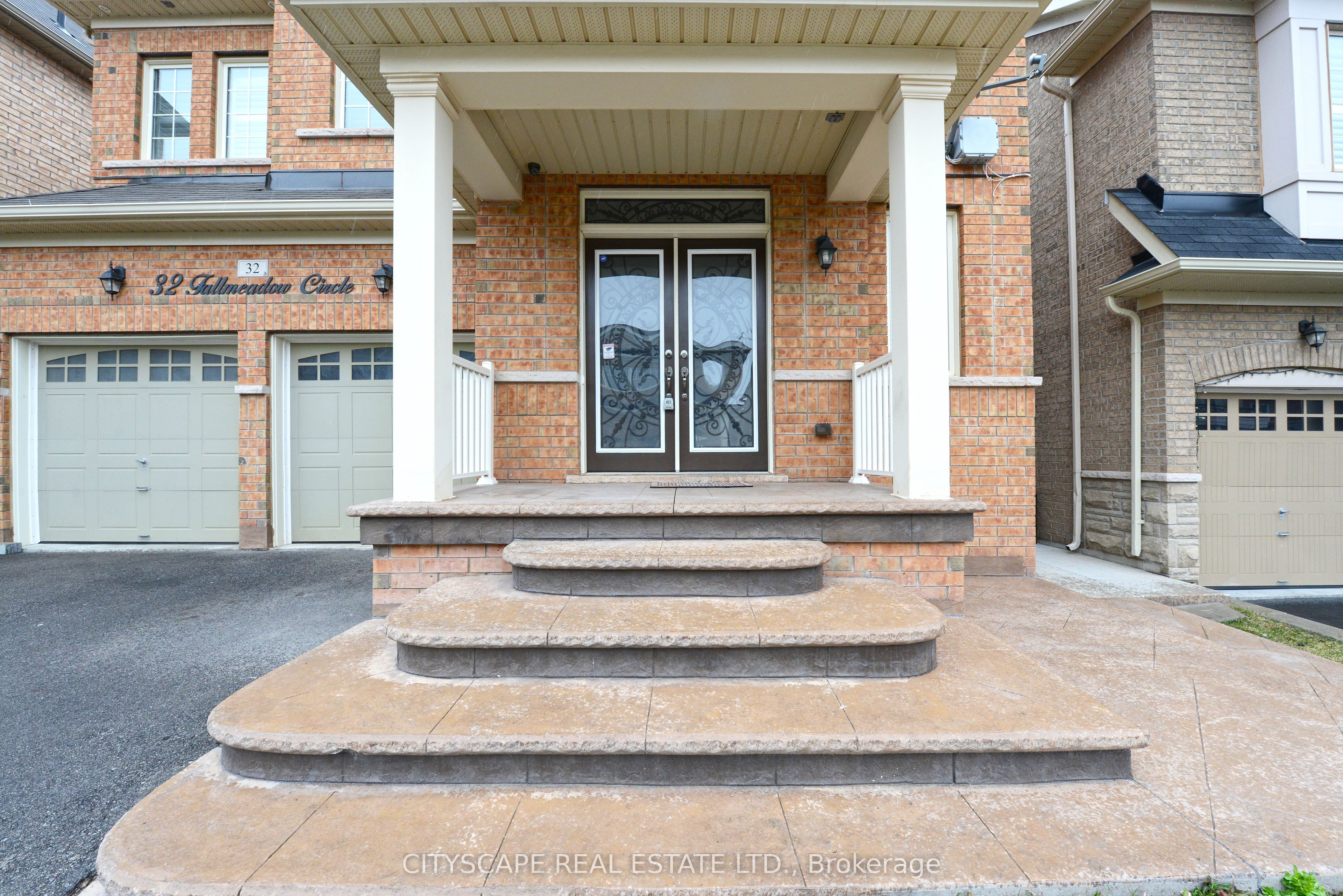 32 Fallmeadow Circle, Brampton, ON L6Y 0Y8 photo 2