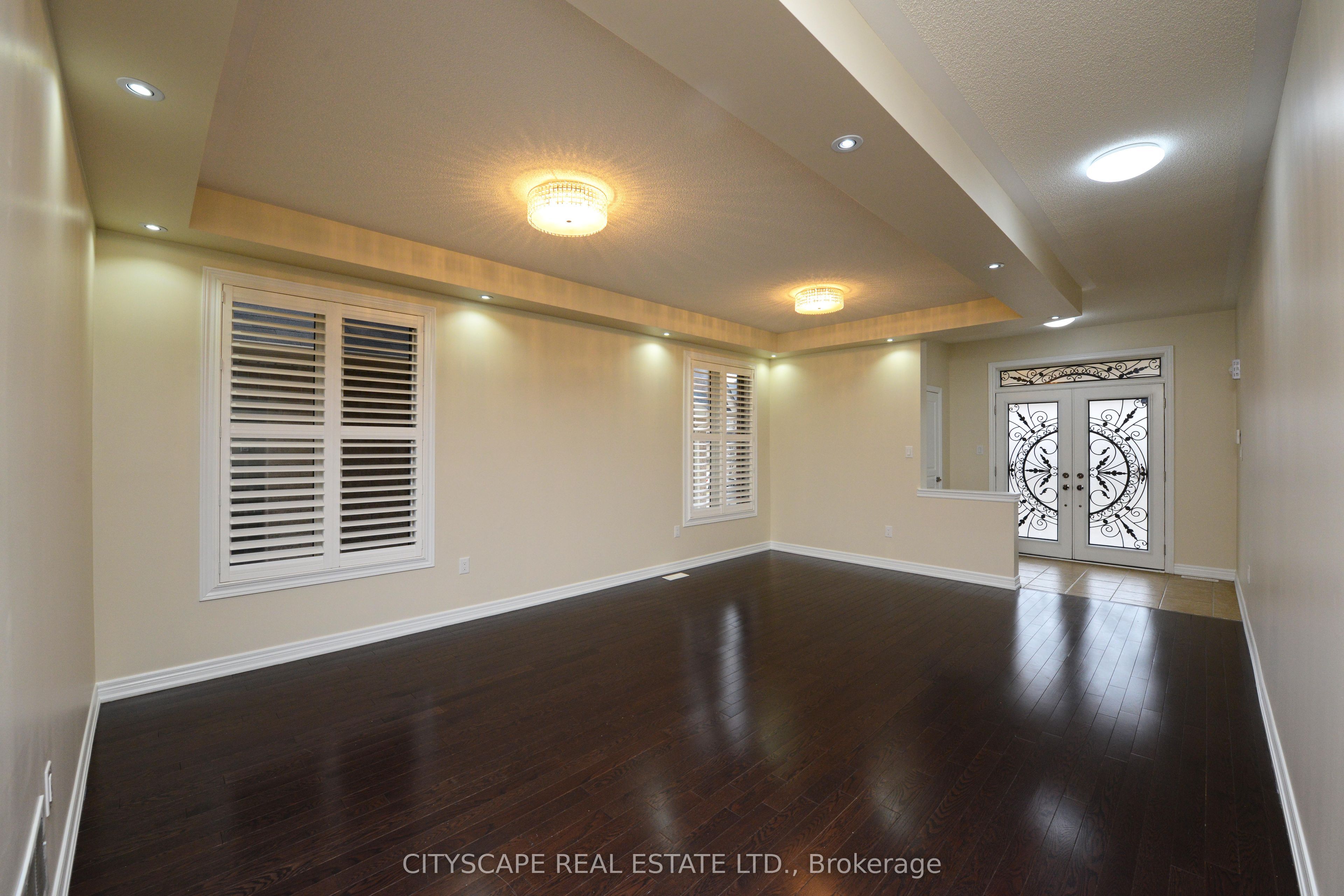 32 Fallmeadow Circle, Brampton, ON L6Y 0Y8 photo 3