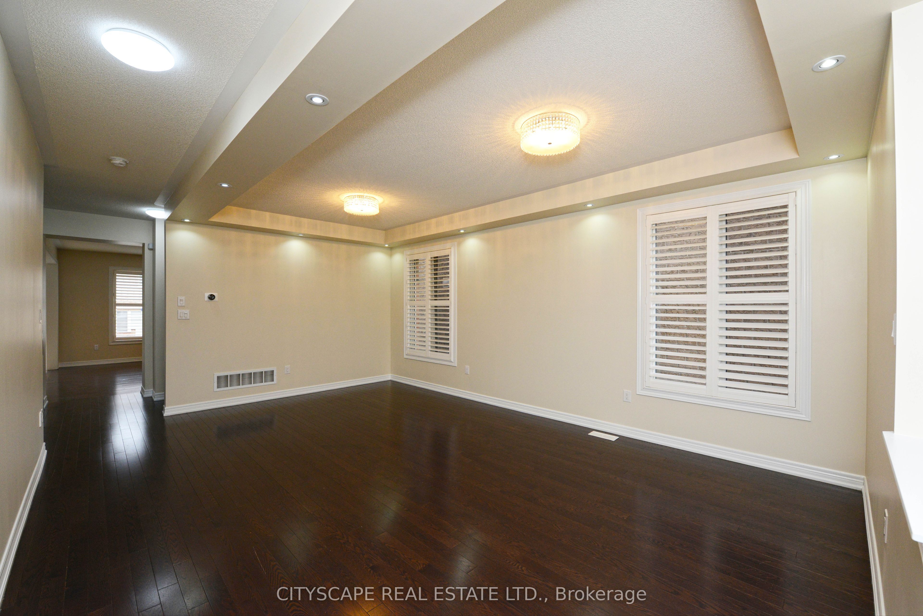 32 Fallmeadow Circle, Brampton, ON L6Y 0Y8 photo 4