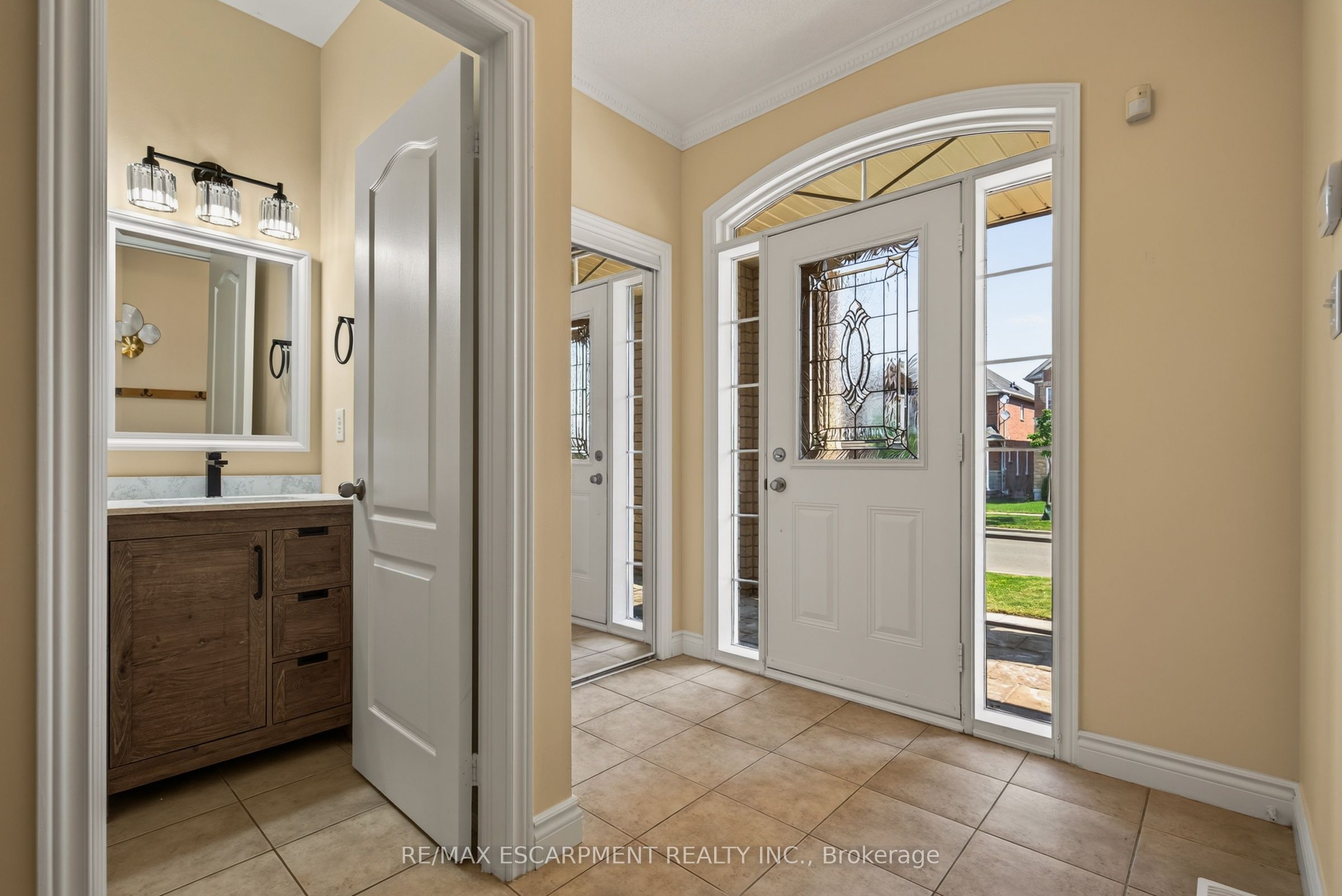 1079 Tupper Drive, Milton, ON L9T 0A8 photo 2