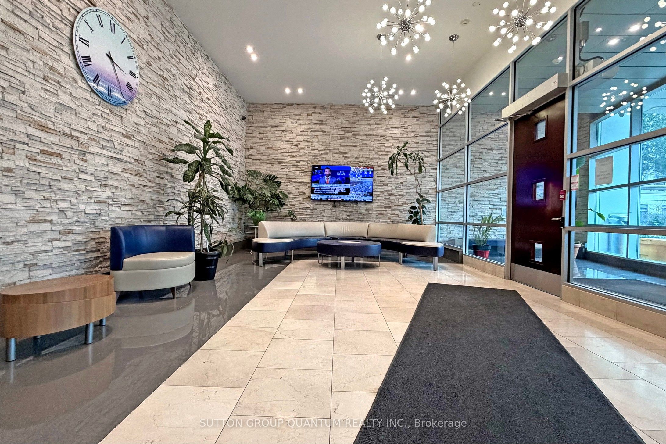 3939 Duke Of York Boulevard 701, Mississauga, ON L5B 4N2 photo 2