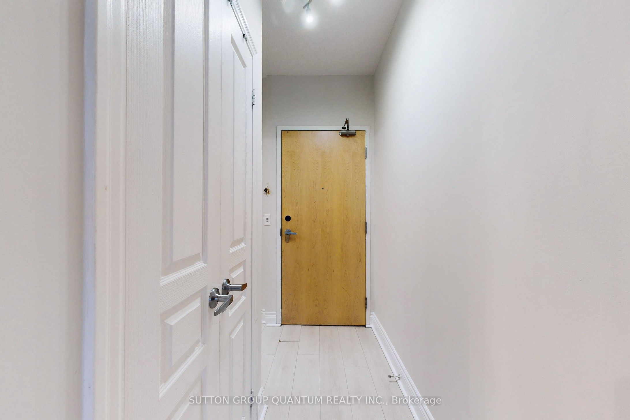 3939 Duke Of York Boulevard 701, Mississauga, ON L5B 4N2 photo 4