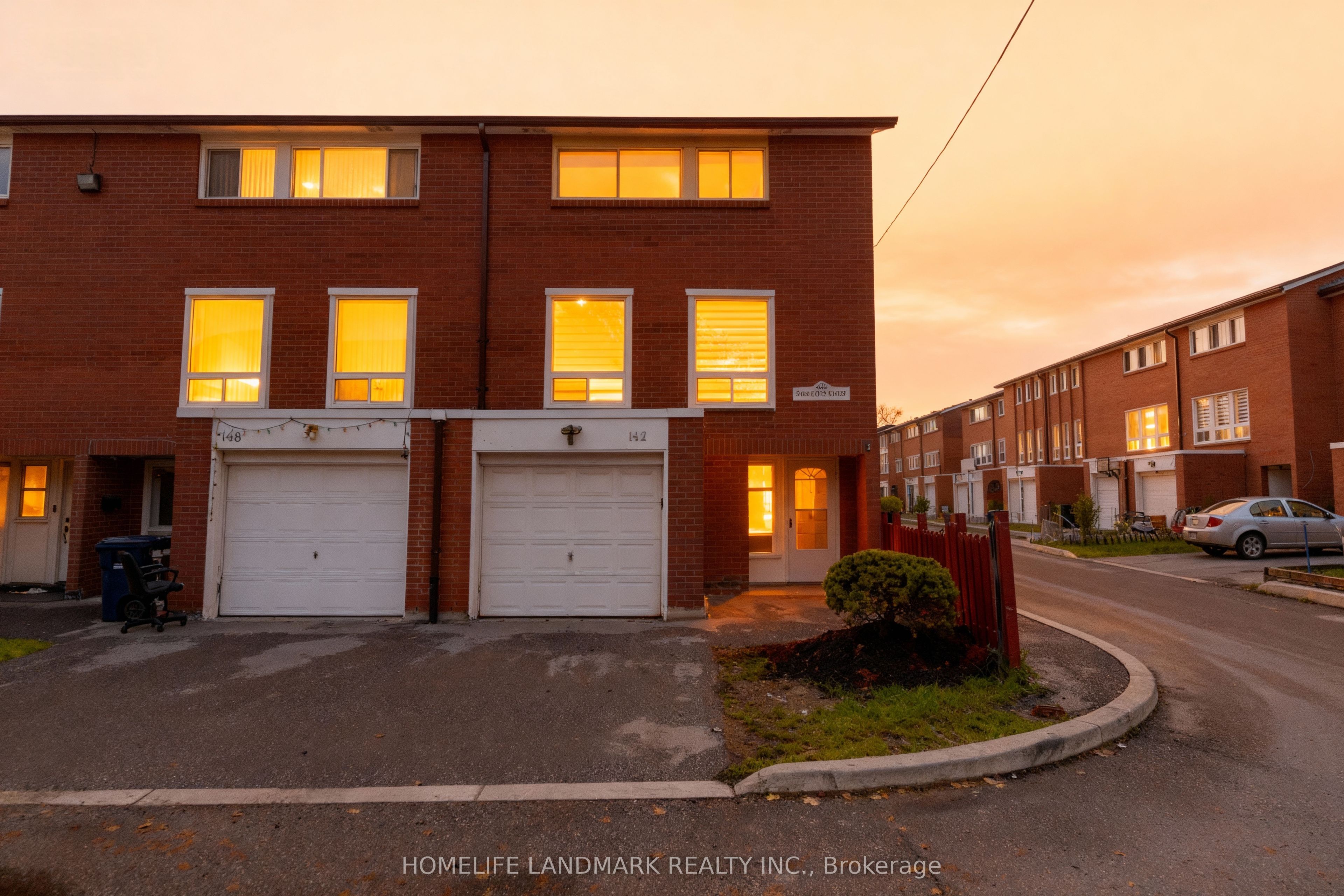 6452 Finch Avenue W 147, Toronto, ON M9V 1T4 photo 2