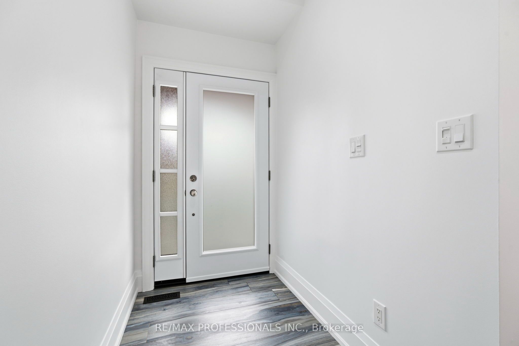 77 Cronin Drive, Toronto, ON M9B 4V3 photo 5