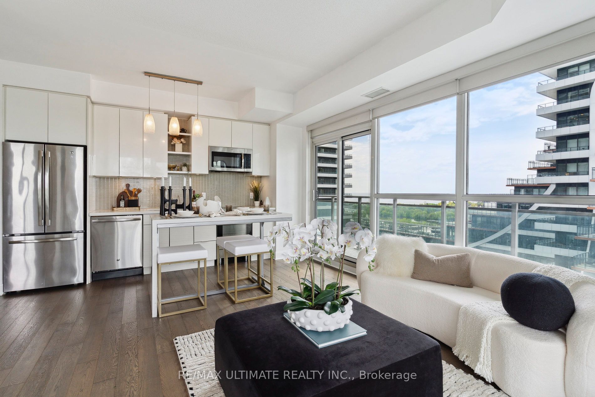 33 Shore Breeze Drive 1003, Toronto, ON M8V 1A1 photo 3