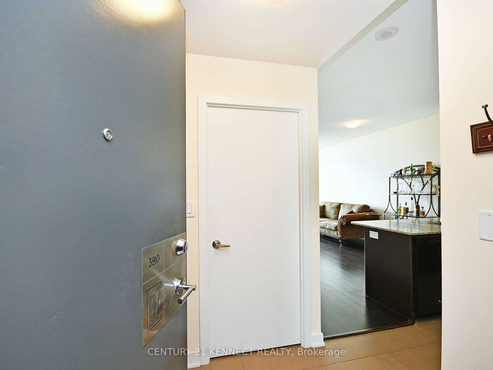 4070 Confederation Parkway 3910, Mississauga, ON L5B 0E9 photo 4