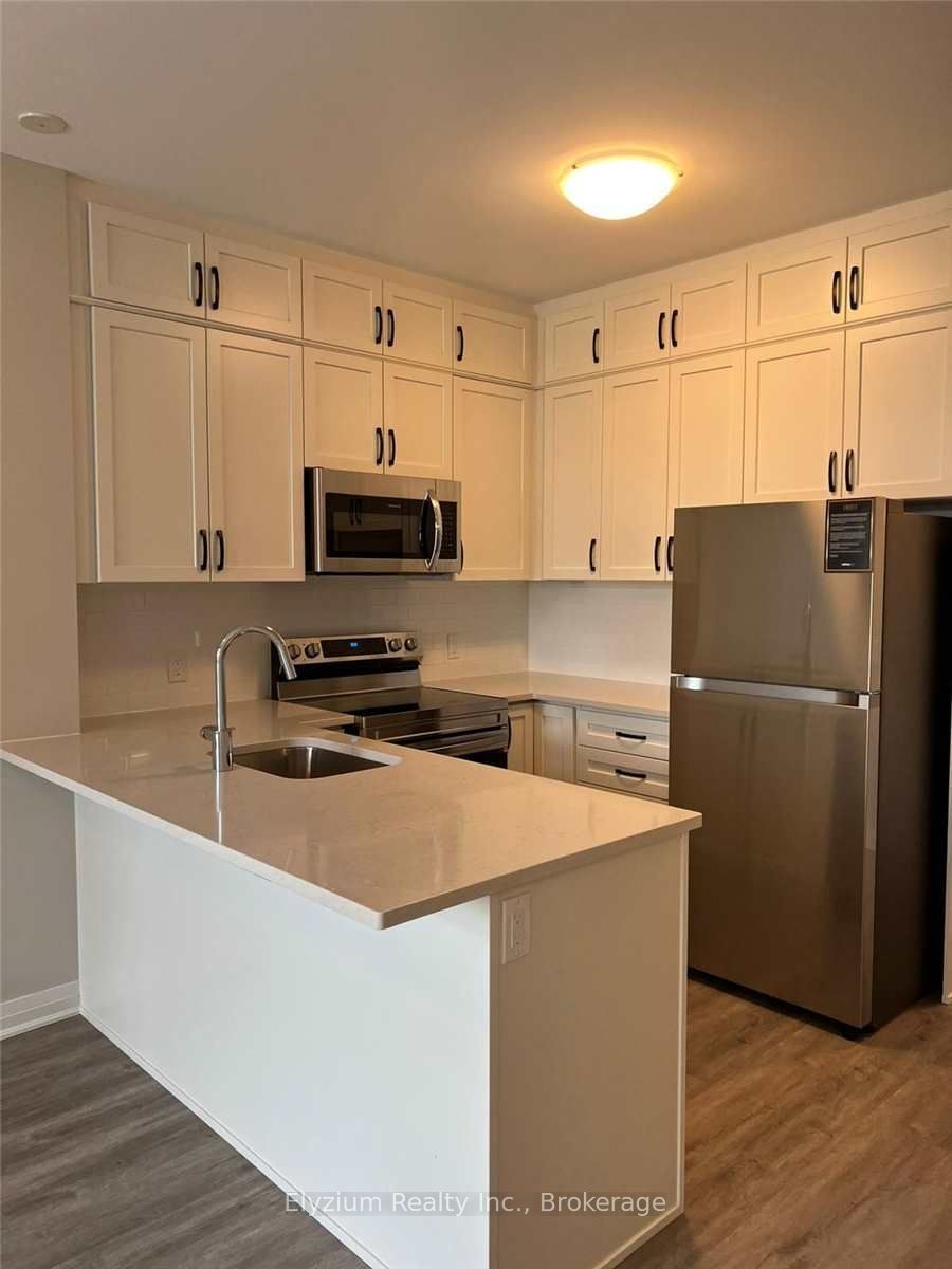 95 Dundas Street 201, Oakville, ON L6M 4L9 photo 3