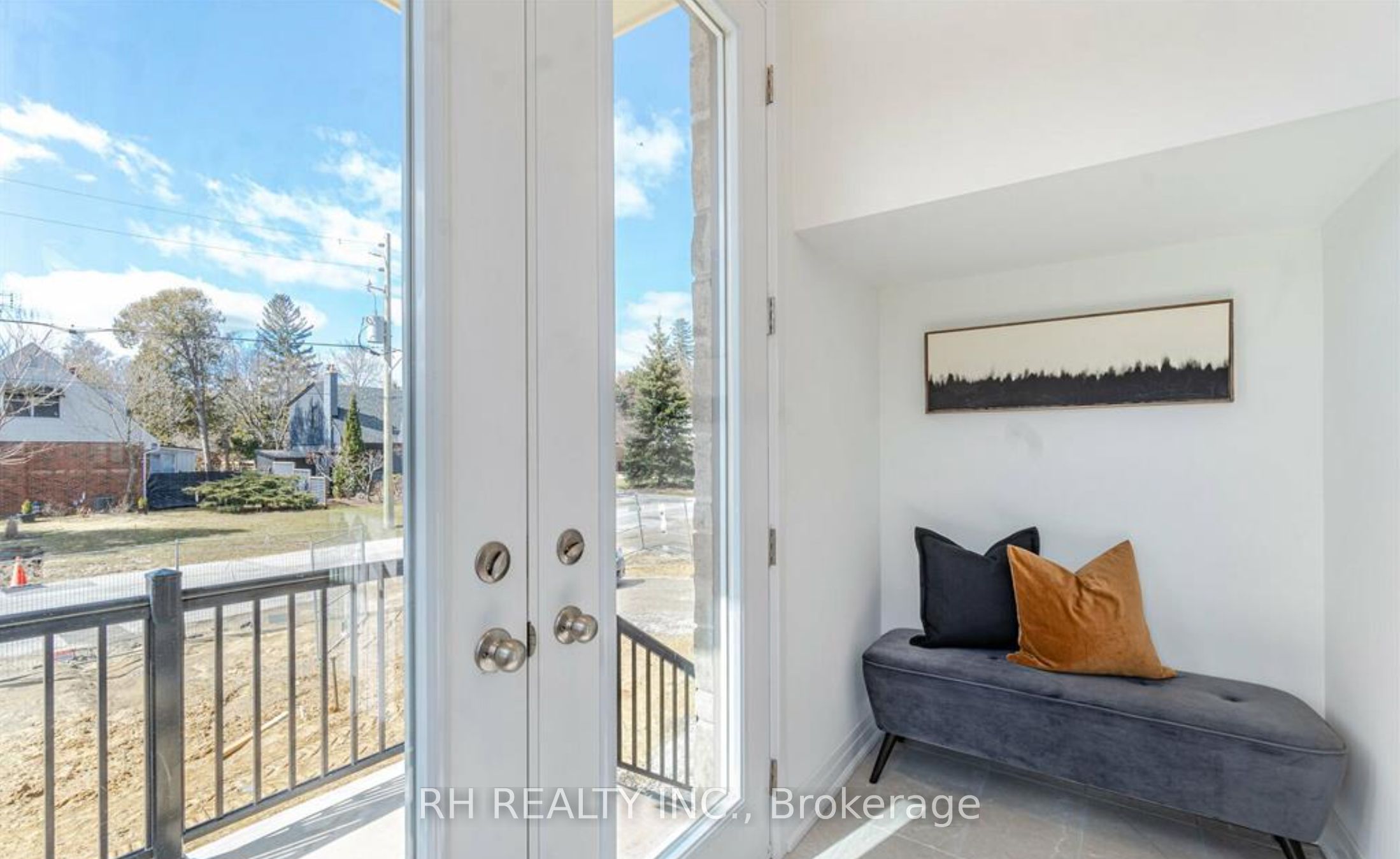 2087 Primate Road, Mississauga, ON L4Y 0H2 photo 2