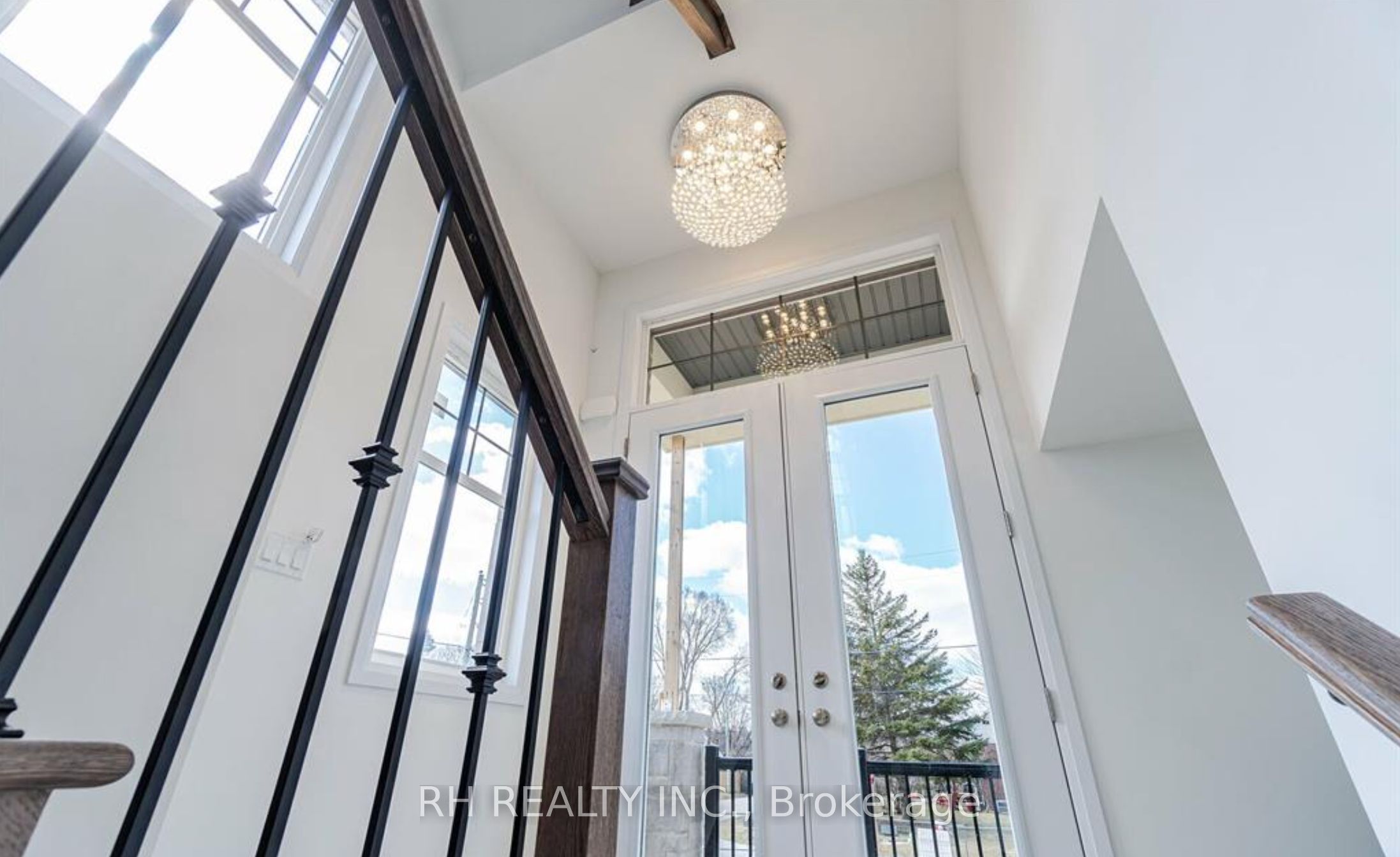 2087 Primate Road, Mississauga, ON L4Y 0H2 photo 3