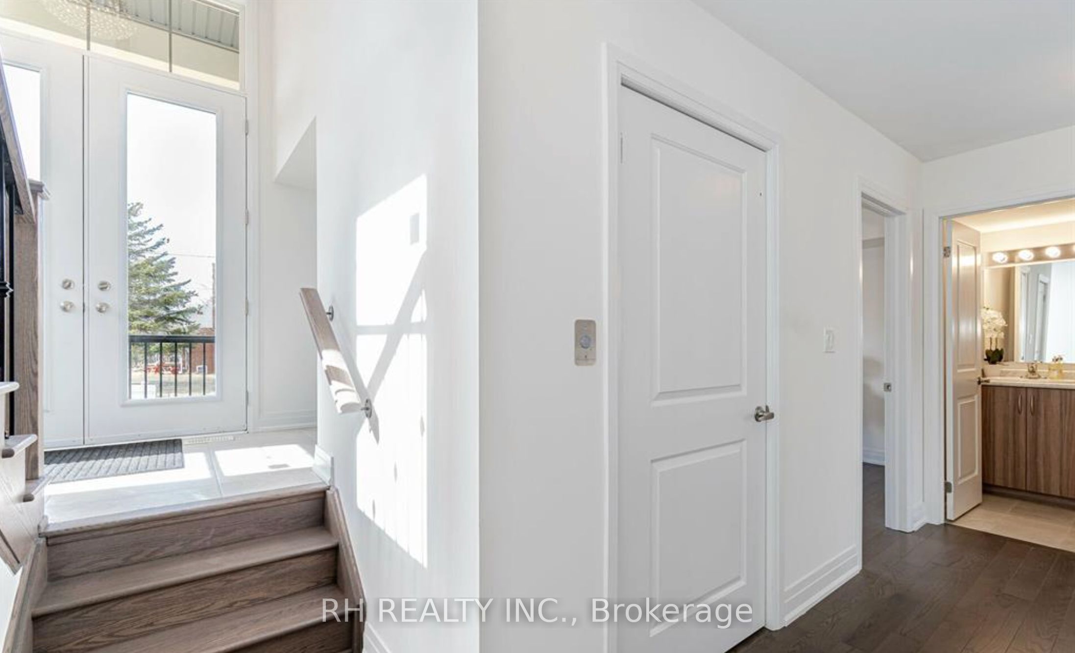 2087 Primate Road, Mississauga, ON L4Y 0H2 photo 4