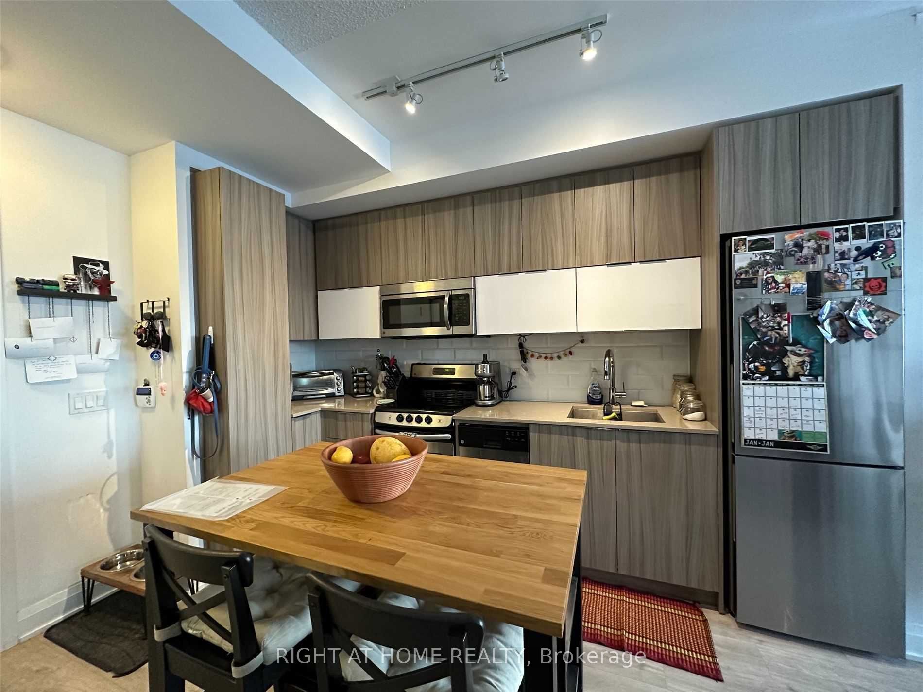 56 Annie Craig Drive 1806, Toronto, ON M8V 0C8 photo 2