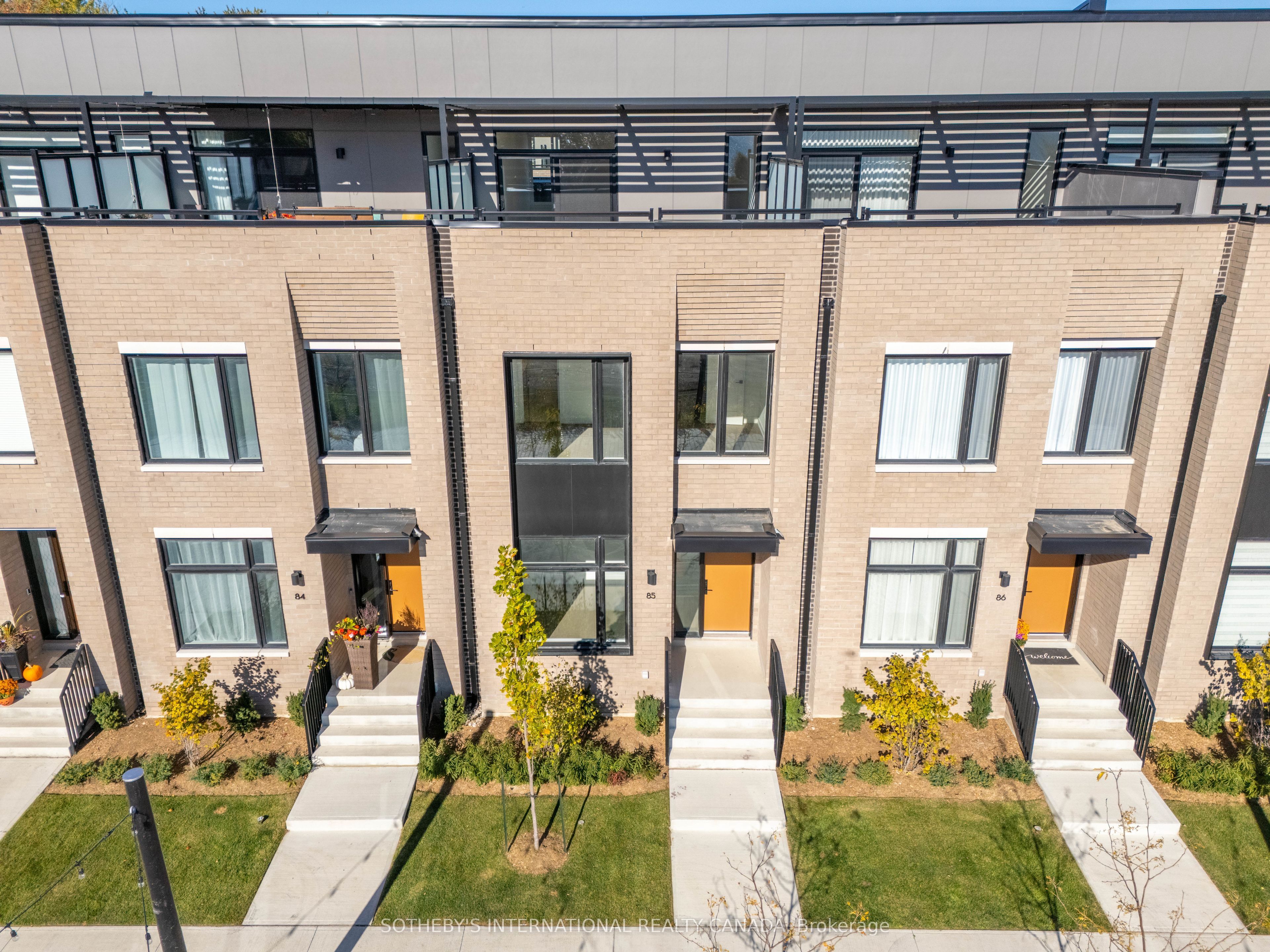 60 Lou Parsons Way Drive TH 85, Mississauga, ON L5H 0B2 photo 2