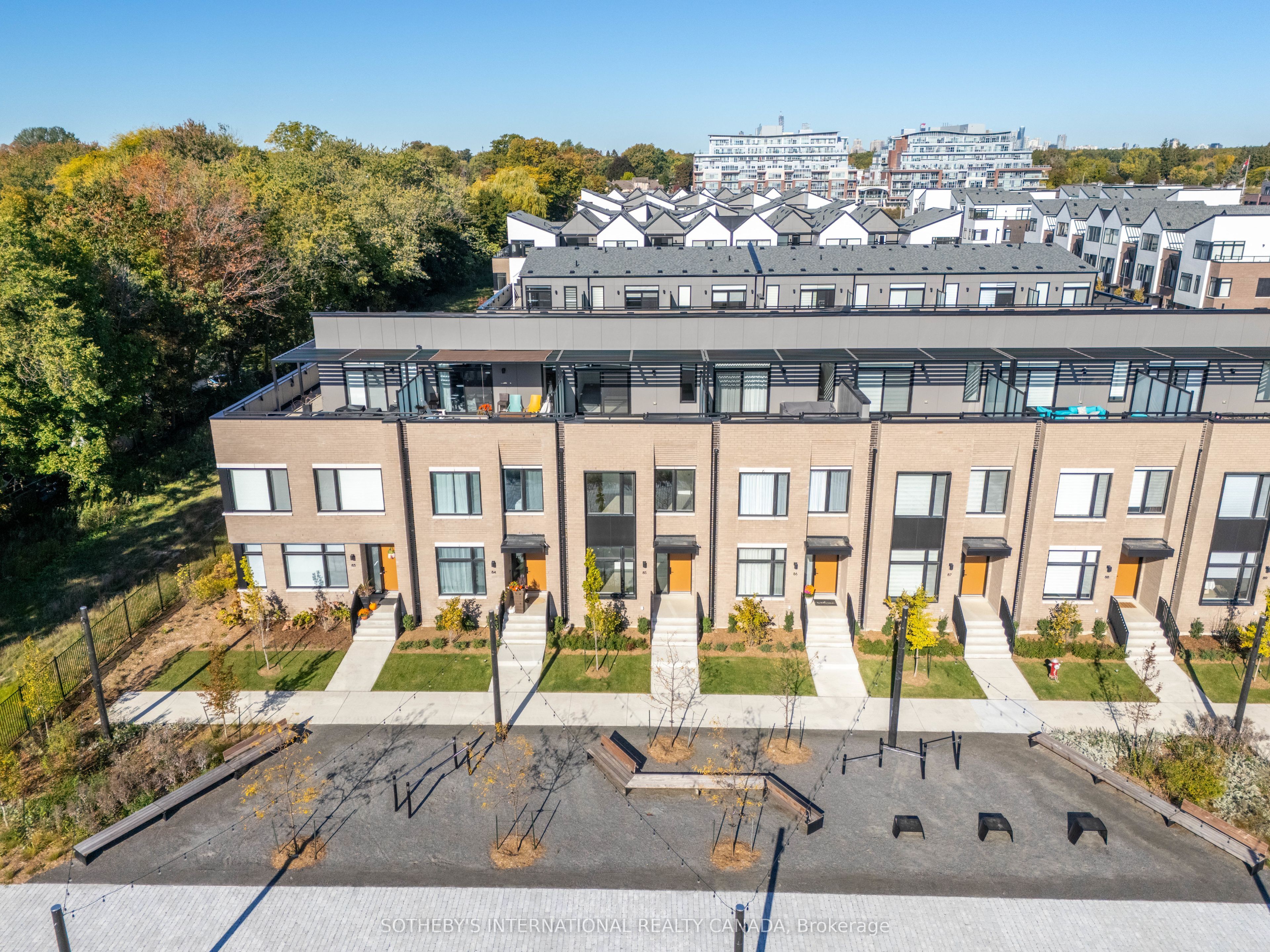 60 Lou Parsons Way Drive TH 85, Mississauga, ON L5H 0B2 photo 3