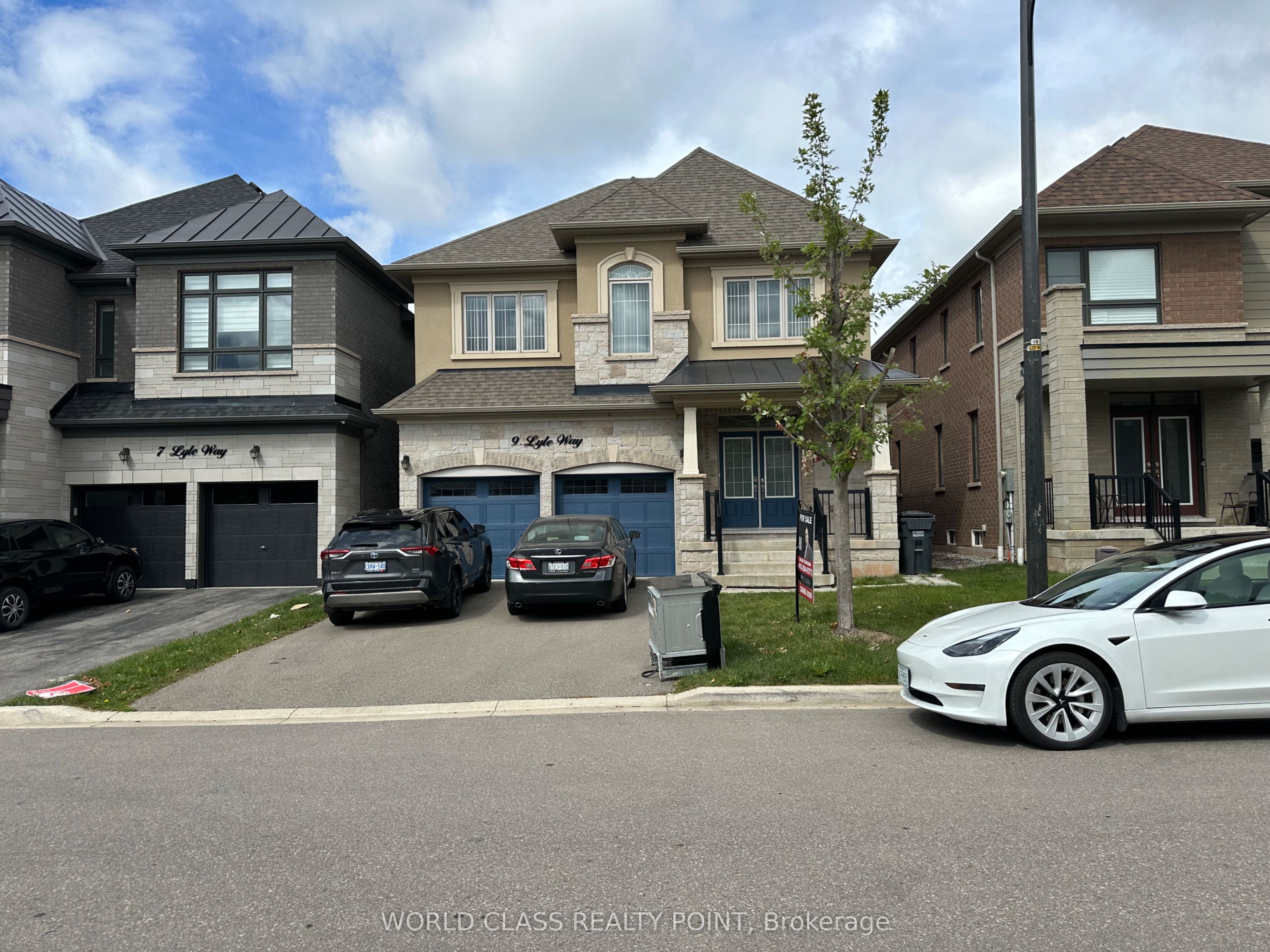 9 Lyle Way, Brampton, ON L6X 5P8 photo 2