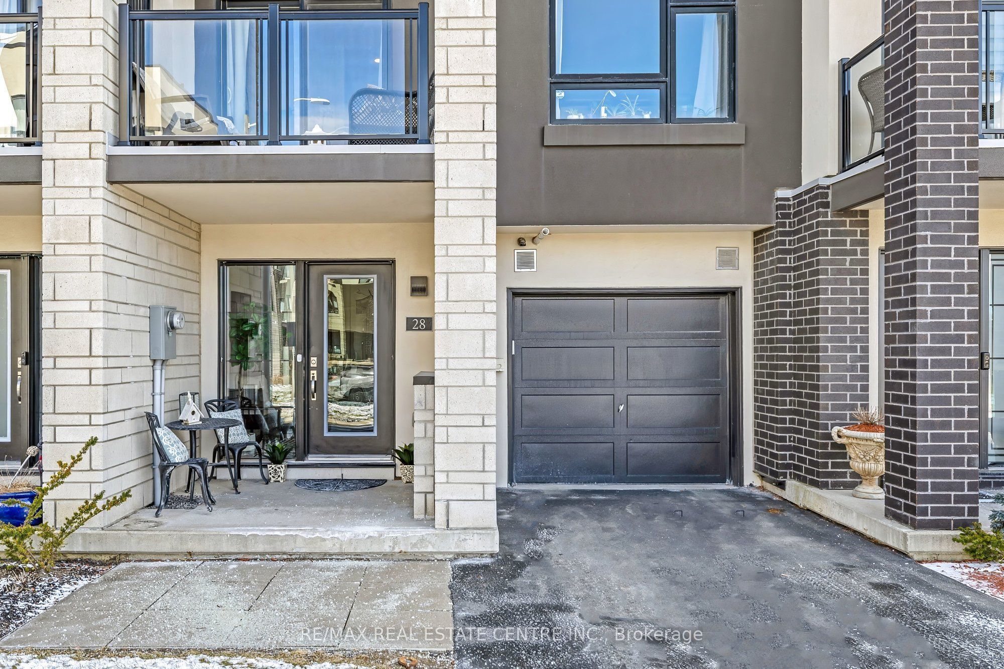 1121 Cooke Boulevard 28, Burlington, ON L7T 0C3 photo 2