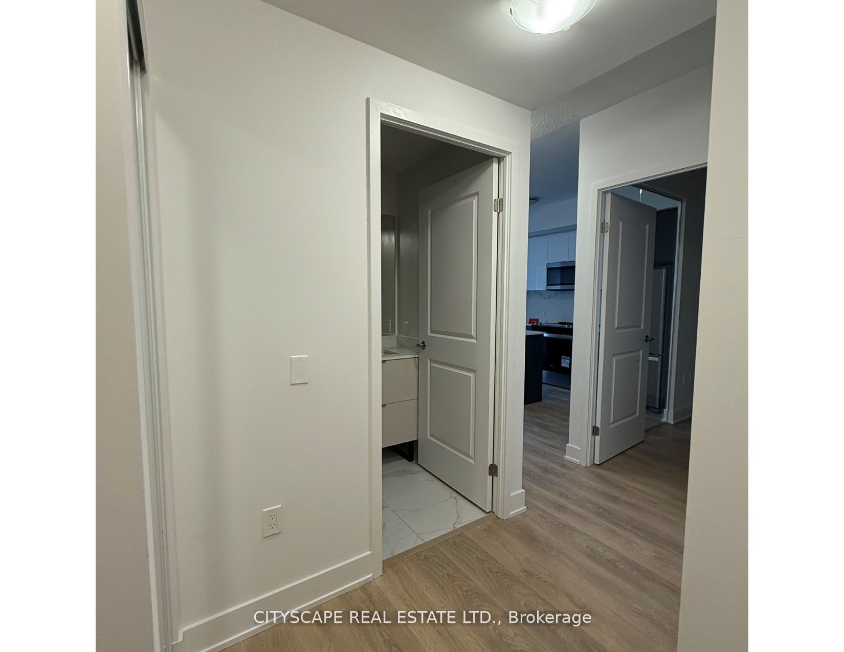 202 Burnhamthorpe Road E 1410, Mississauga, ON L5A 0B2 photo 2