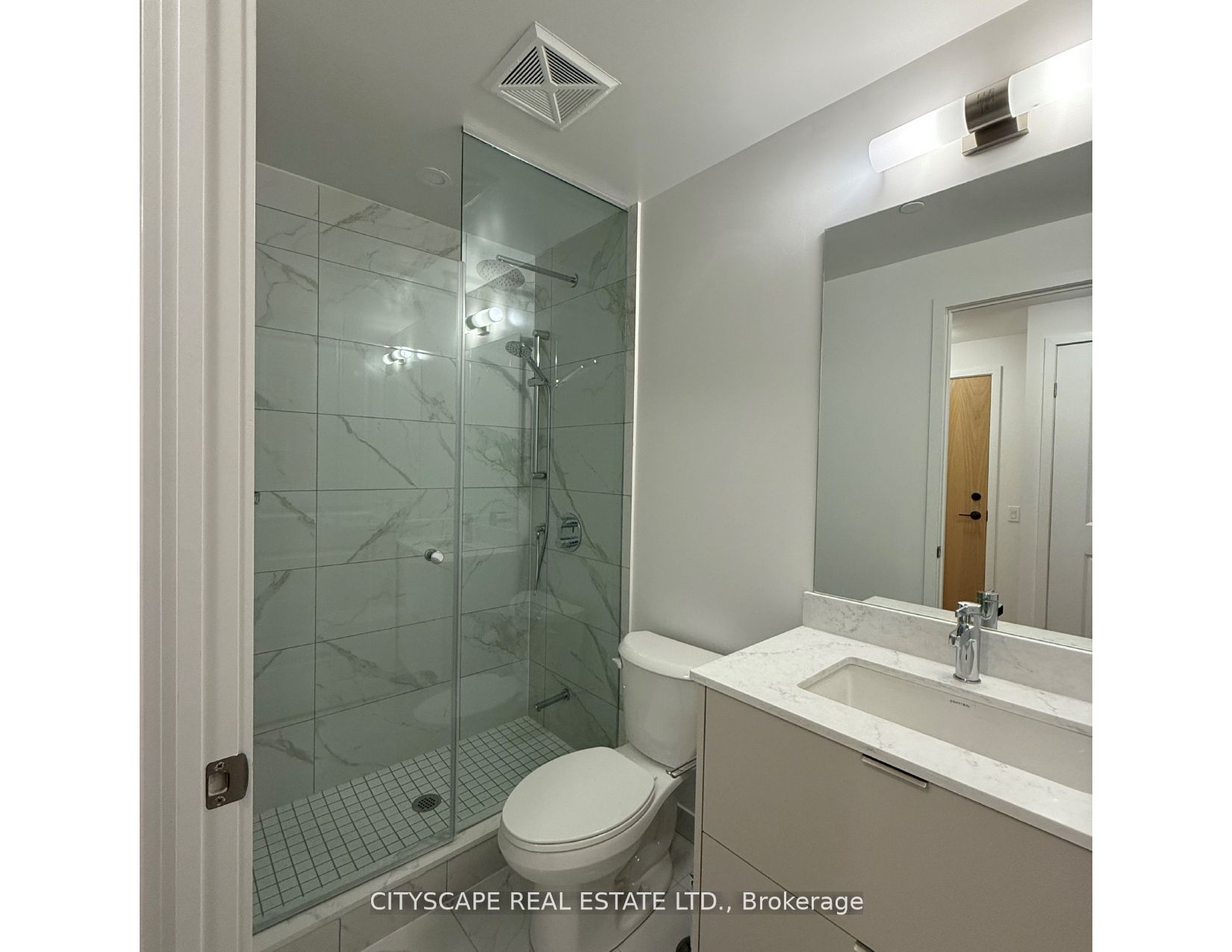 202 Burnhamthorpe Road E 1410, Mississauga, ON L5A 0B2 photo 3