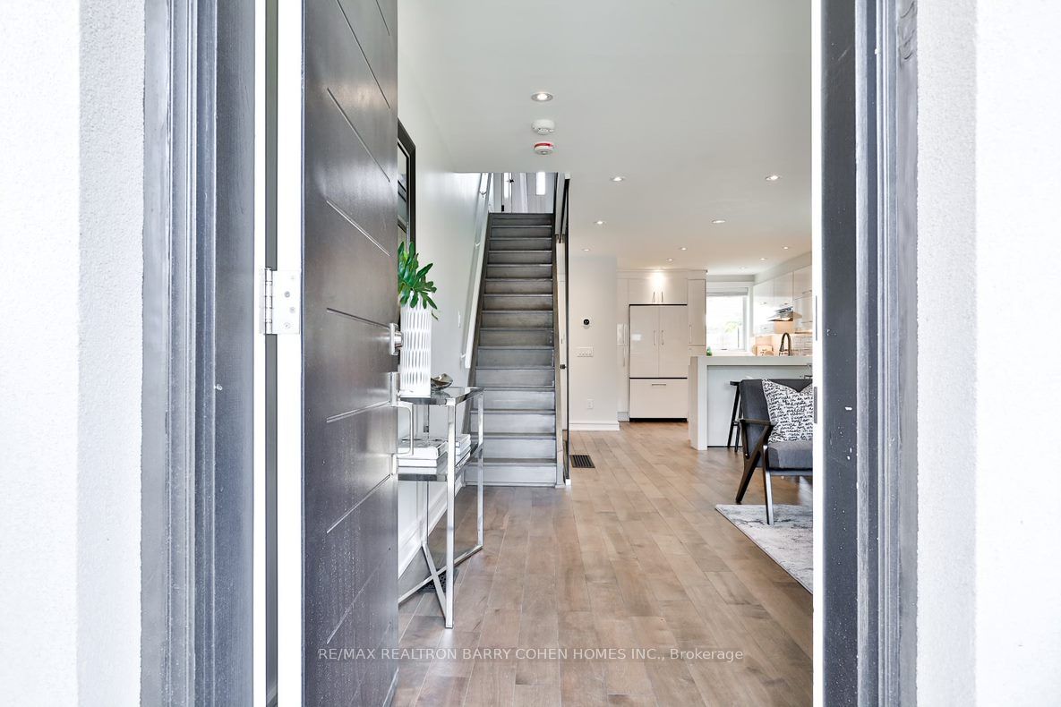 365 Harvie Avenue, Toronto, ON M6E 4L7 photo 3