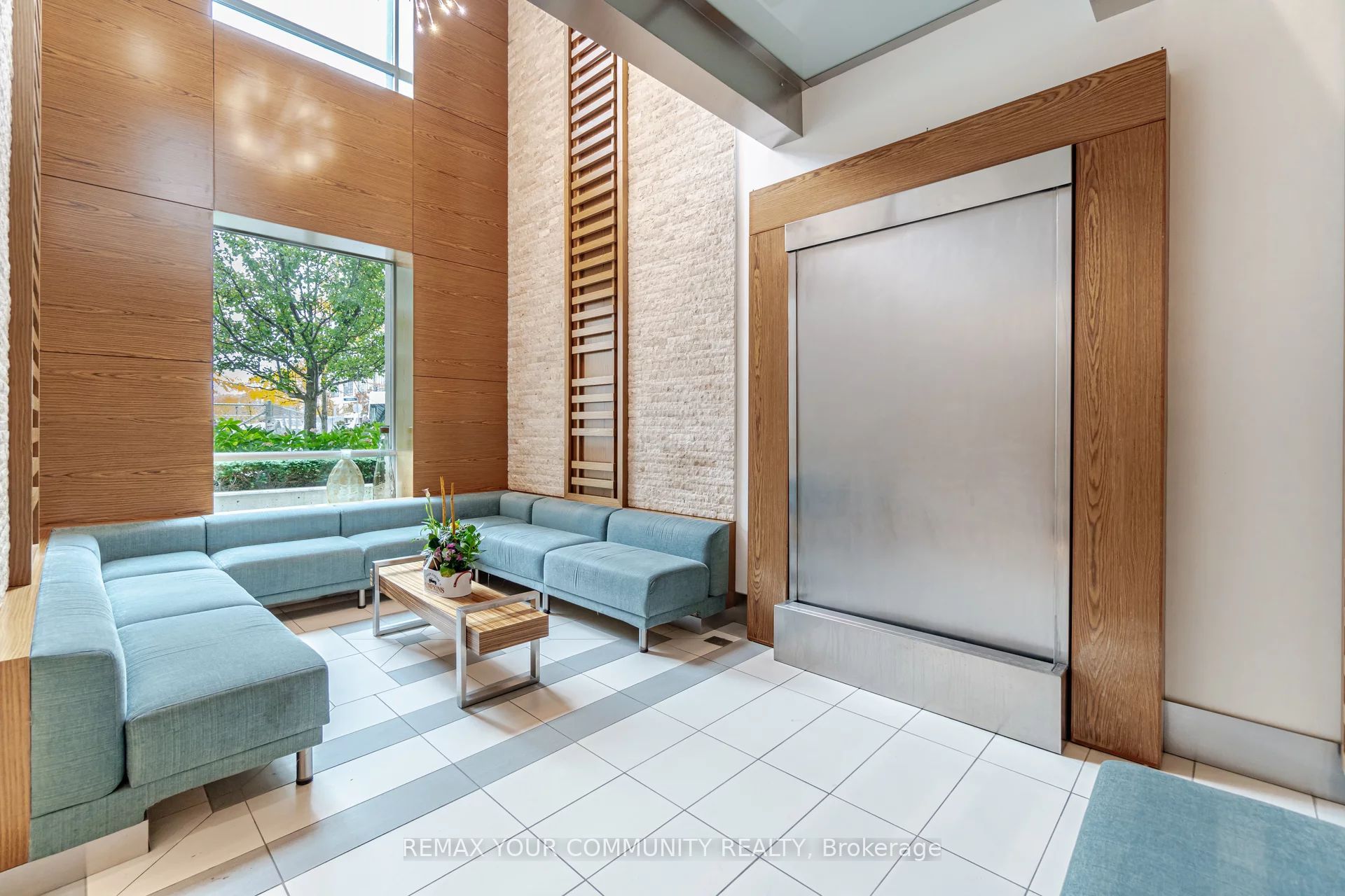 155 Legion Road Ph-2913, Toronto, ON M8Y 0A7 photo 2