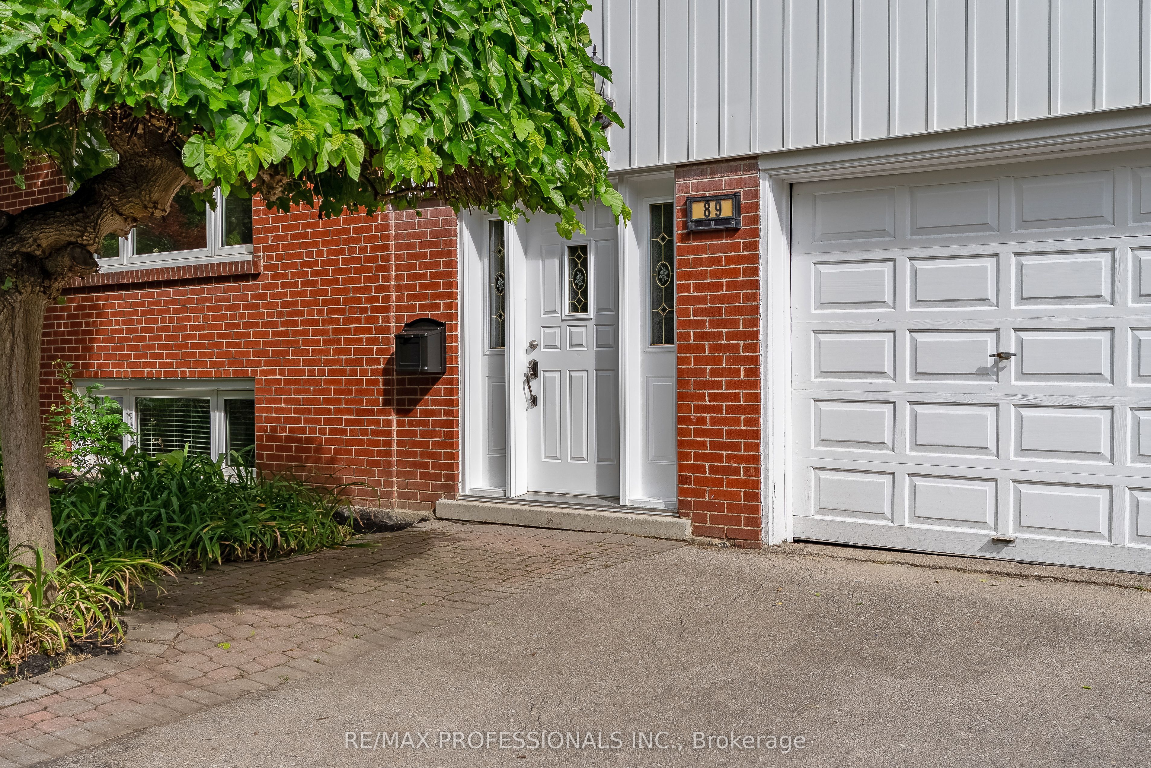 89 Glen Agar Drive, Toronto, ON M9B 5M3 photo 2