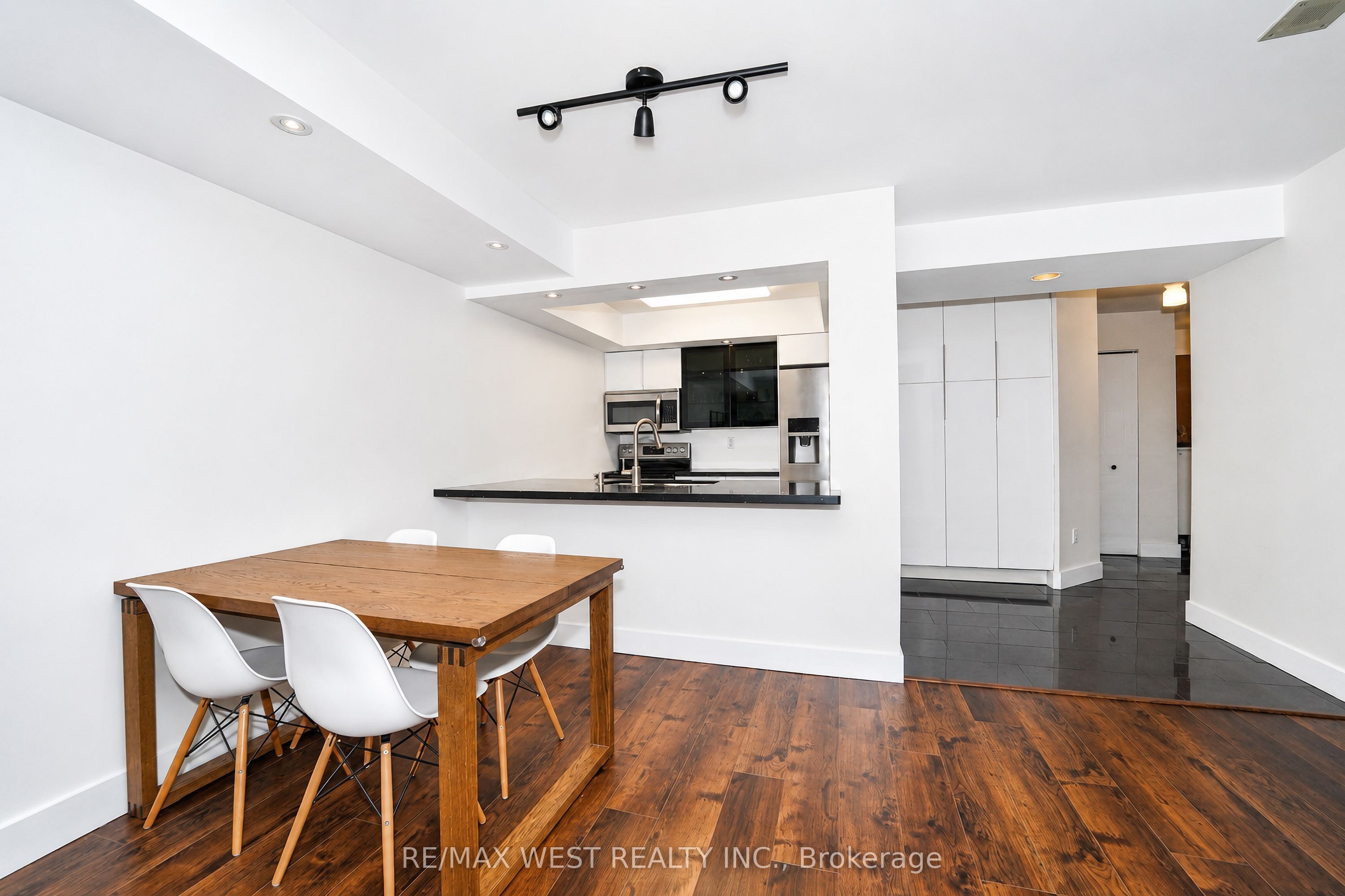 3 Hickory Tree Road 907, Toronto, ON M9N 3W5 photo 3