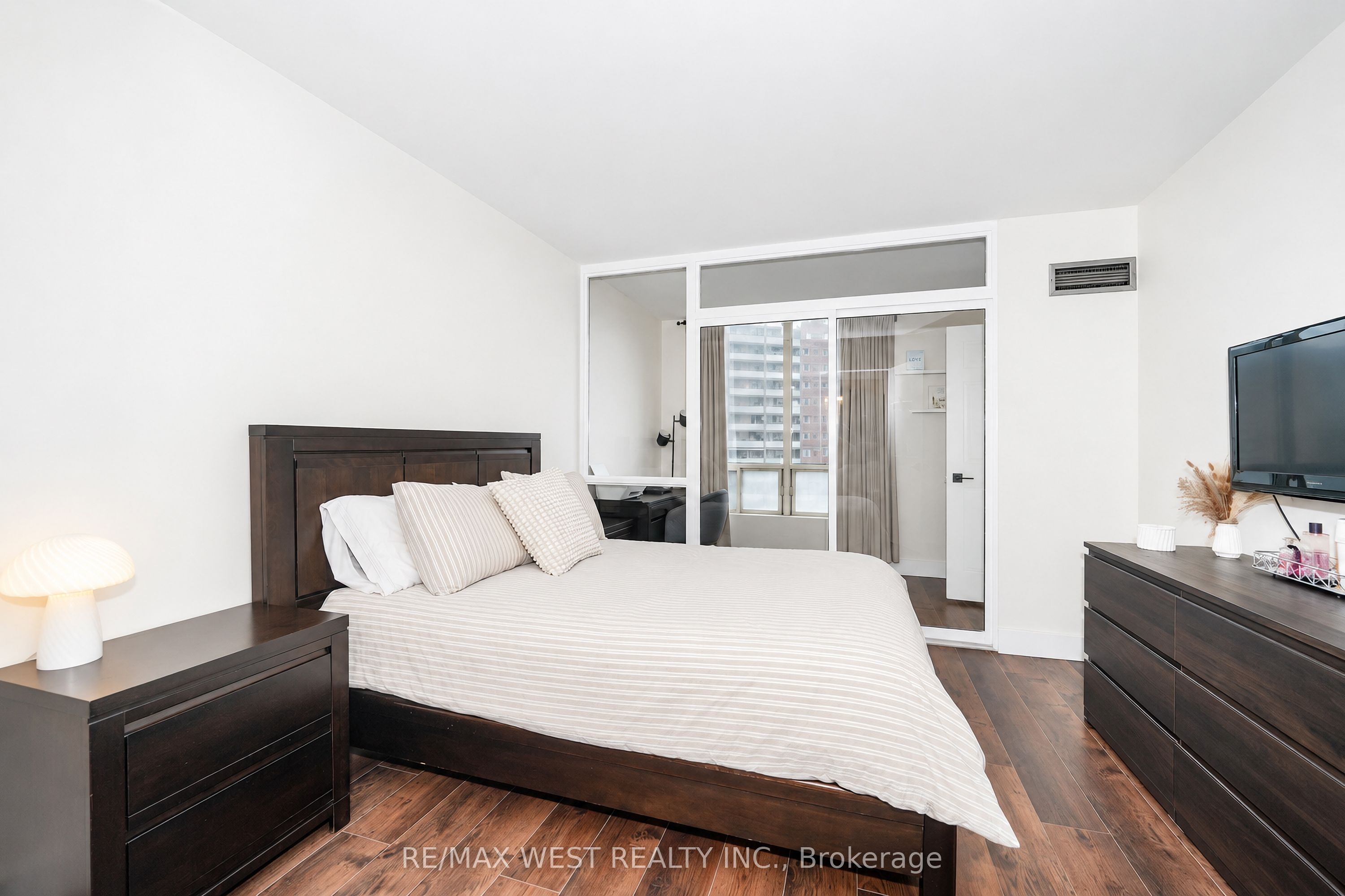 3 Hickory Tree Road 907, Toronto, ON M9N 3W5 photo 5
